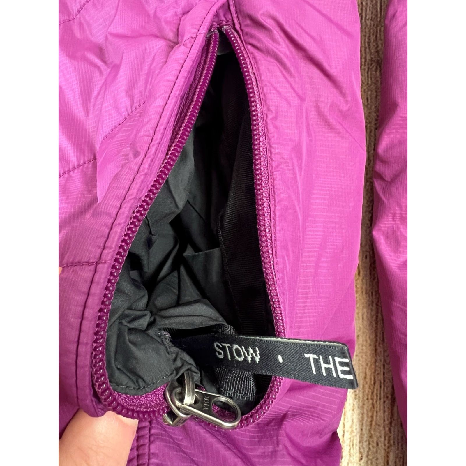 The North Face VINTAGE? (no) The North Face Primaloft Puffer Jacket Women M Fuchsia Quilted Medium Women Moms? Size M / US 6-8 / IT 42-44 - 5 Thumbnail