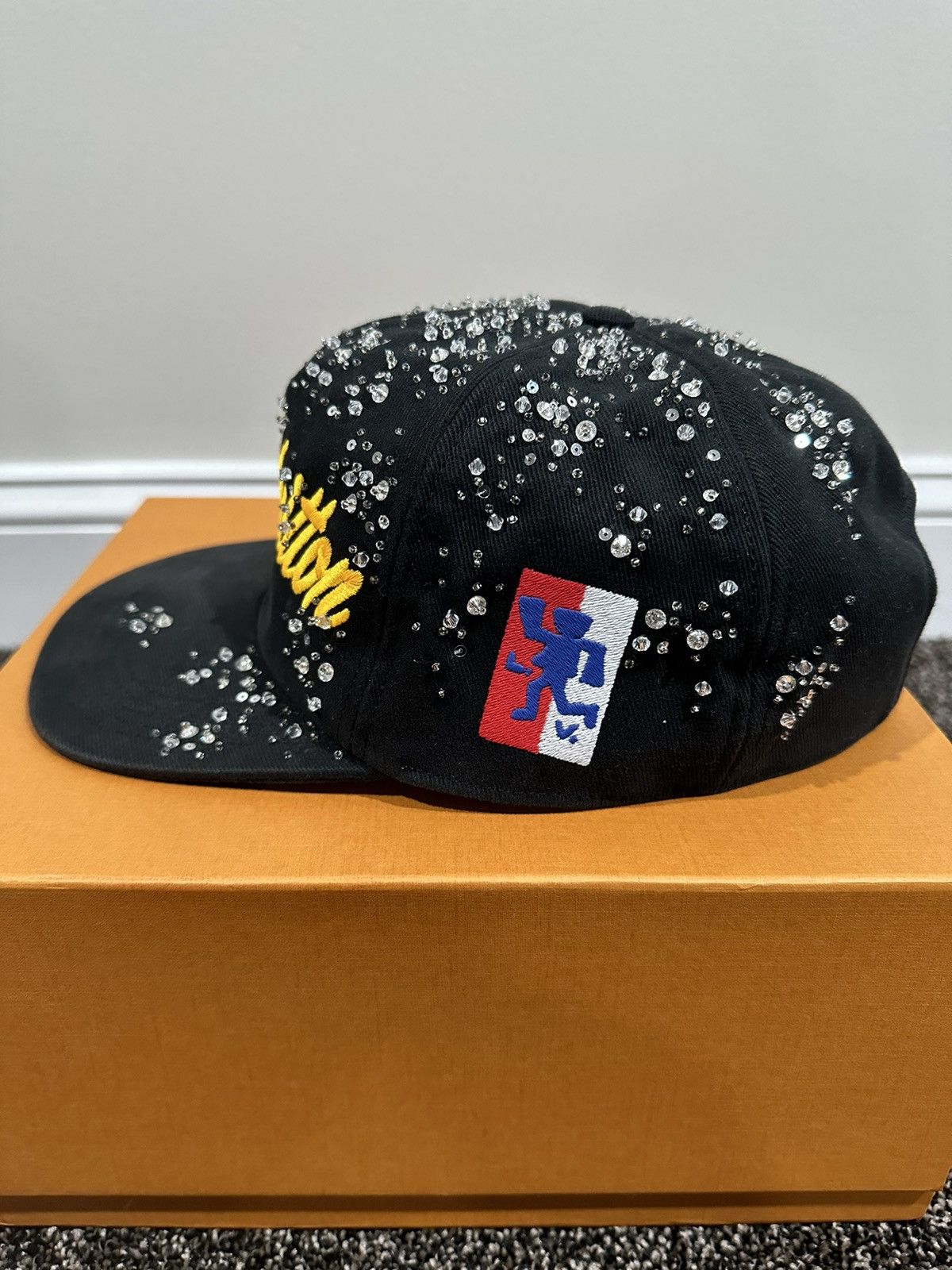 Louis Vuitton Louis Vuitton x Virgil Crystal Black / Yellow Script Hat Size ONE SIZE - 4 Thumbnail