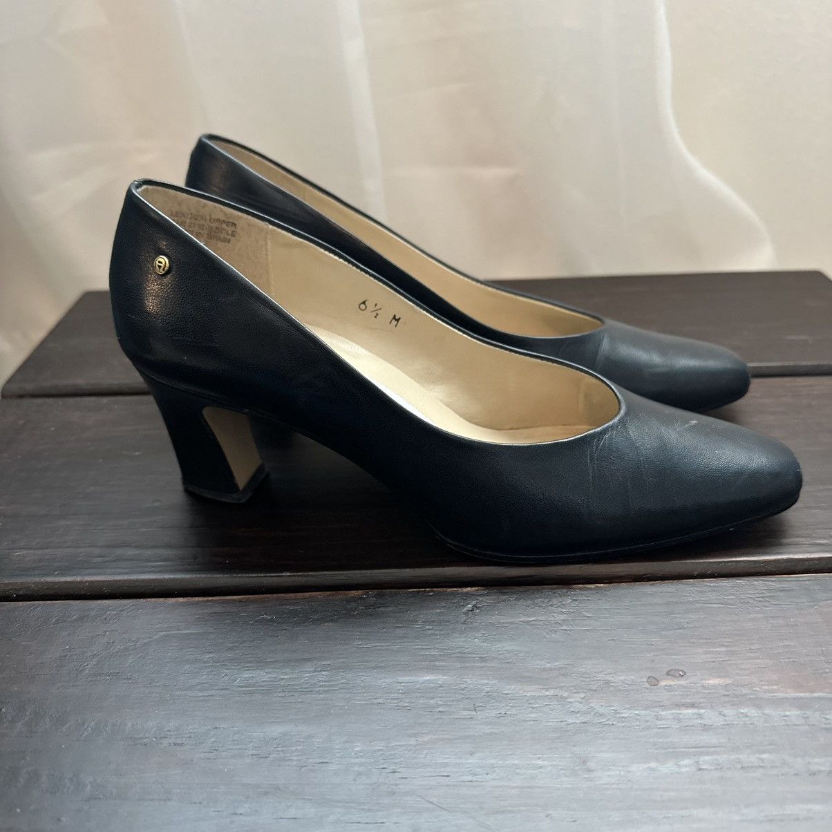 Etienne Aigner Etienne Aigner Taylor Heels Size 6.5M Black Leather Pumps Size US 6.5 / IT 36.5 - 2 Thumbnail