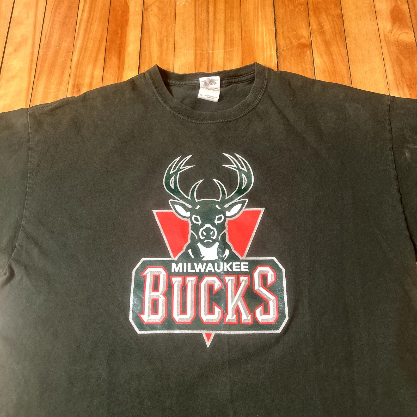 Gildan Y2K Milwaukee Bucks Green T-Shirt XL Size US XL / EU 56 / 4 - 2 Thumbnail