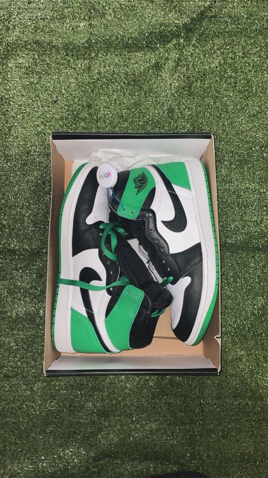 Nike Jordan 1 Retro High OG Lucky Green Size 9.5 Size US 9.5 / EU 42-43 - 4 Thumbnail