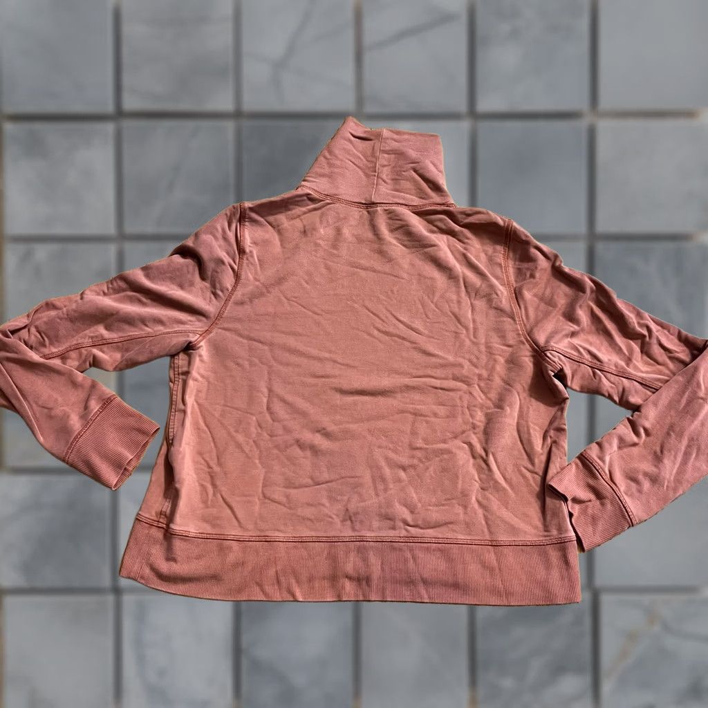 Athleta Athleta Shirt Womens Medium Cropped Funnel Neck Nirvana Orange Blouse Tops Size M / US 6-8 / IT 42-44 - 1 Thumbnail