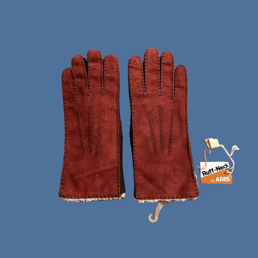 Vintage VINTAGE Aris Ruff Neck Suede Gloves Women’s Large Red Glove L Women Red Classic Designer Outdoor Winter Fall Spring Box? Size ONE SIZE - 1 Thumbnail