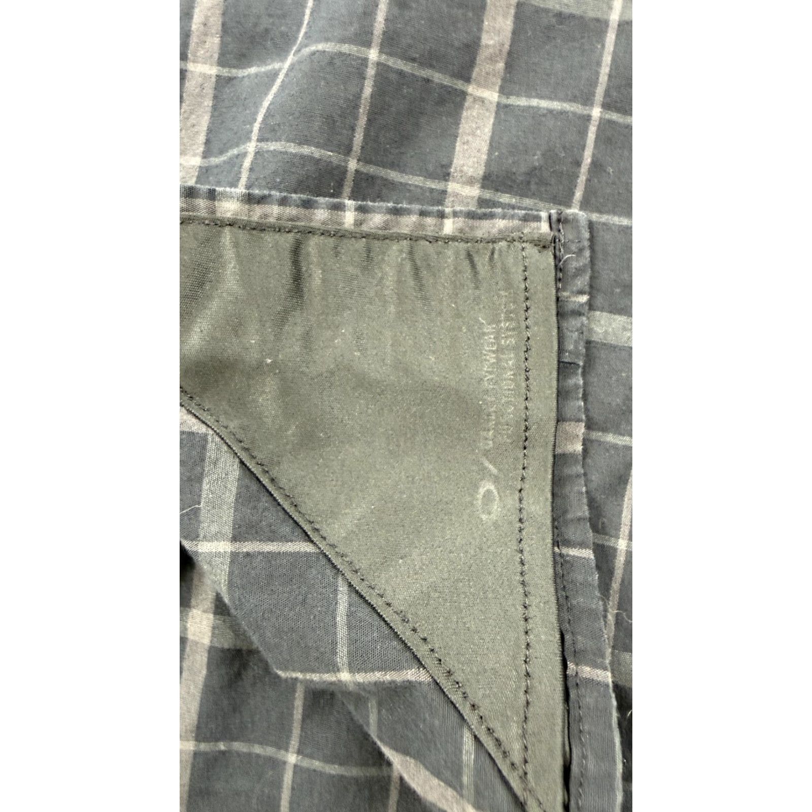 Oakley VINTAGE? Wait no. The item isn't vintage. Oakley Shirt Mens Large Black Gray Plaid Short Sleeve Button Down Regular Fit Size US L / EU 52-54 / 3 - 4 Thumbnail