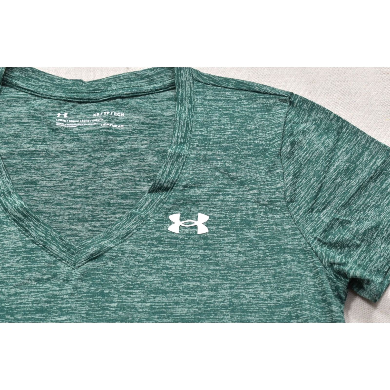 Under Armour Under Armour HeatGear Women's XS Green Heathered V-Neck Short Sleeve Athletic Tee Size 26" / US 2 / IT 38 - 6 Thumbnail