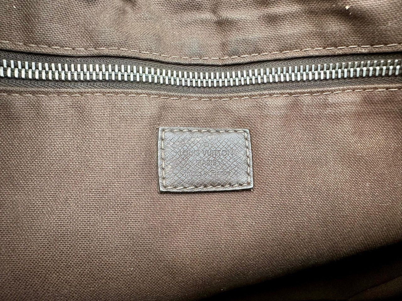 Louis Vuitton Authentic Louis Vuitton Grizzli Taiga Roman PM Messenger Size ONE SIZE - 14 Thumbnail