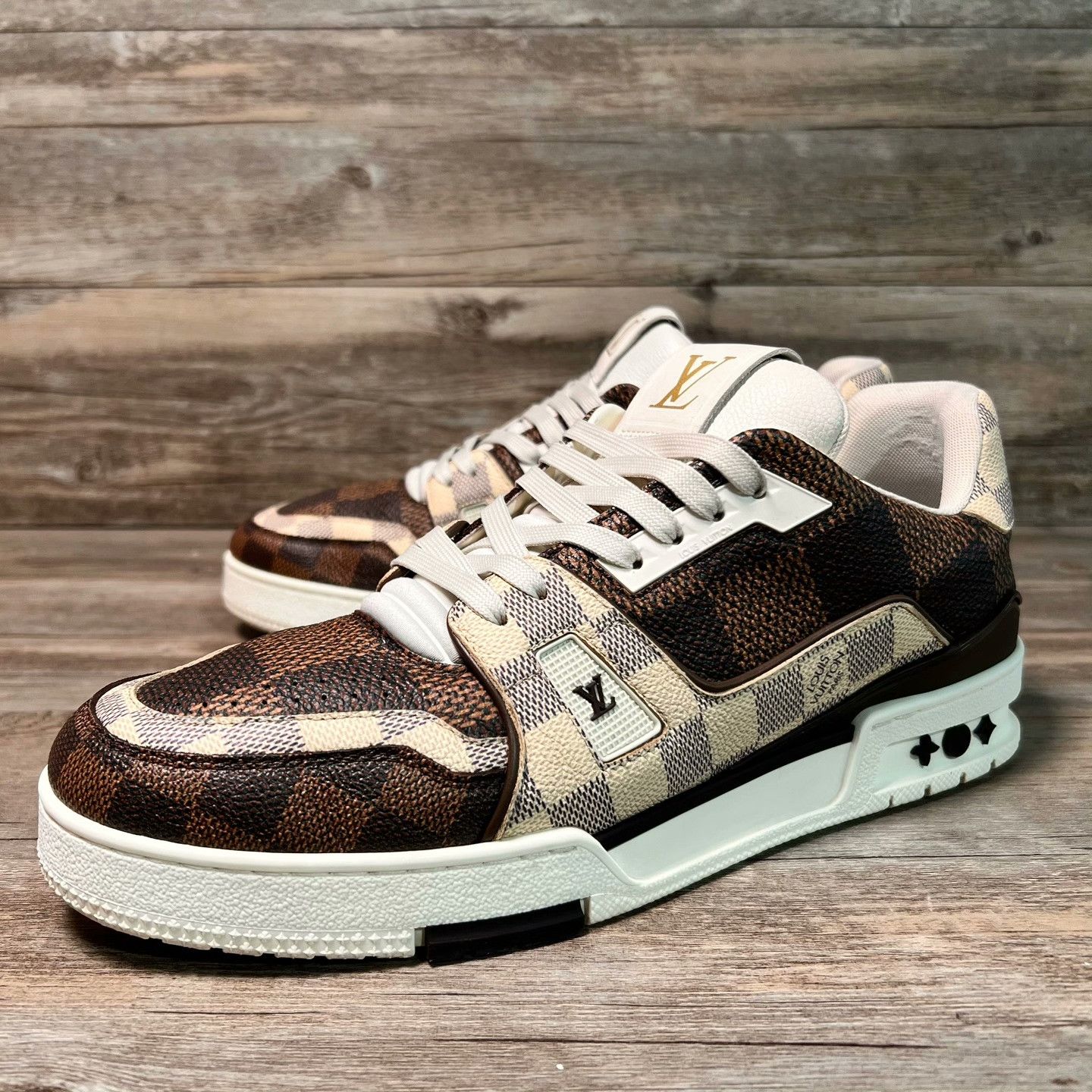Louis Vuitton Louis Vuitton Training Brown Lowtop Sneakers 9 Men Size US 9 / EU 42 - 1 Thumbnail