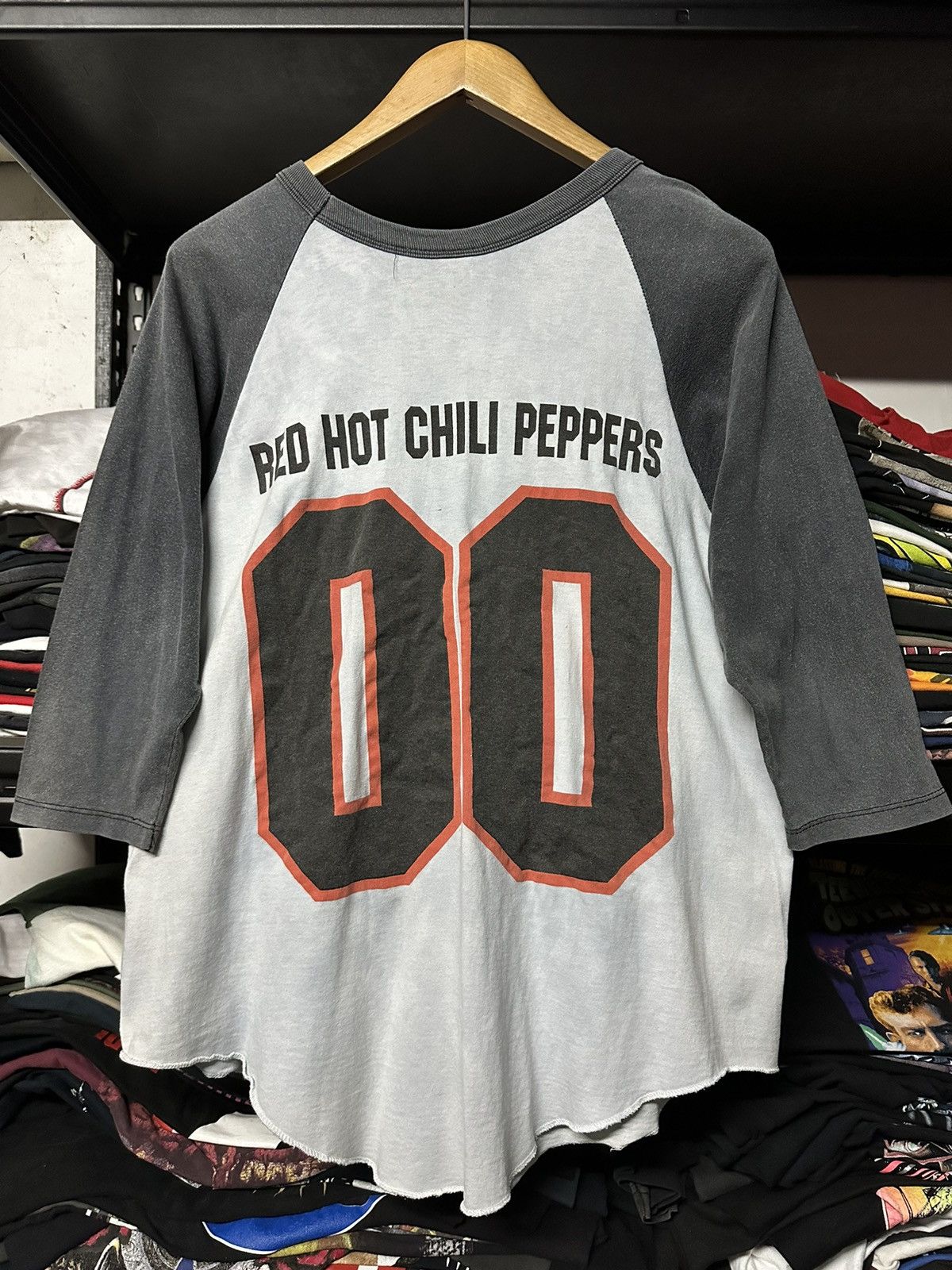 Band Tees Vintage Red Hot Chilli Pepper Promo Distressed Tee Size US L / EU 52-54 / 3 - 2 Thumbnail