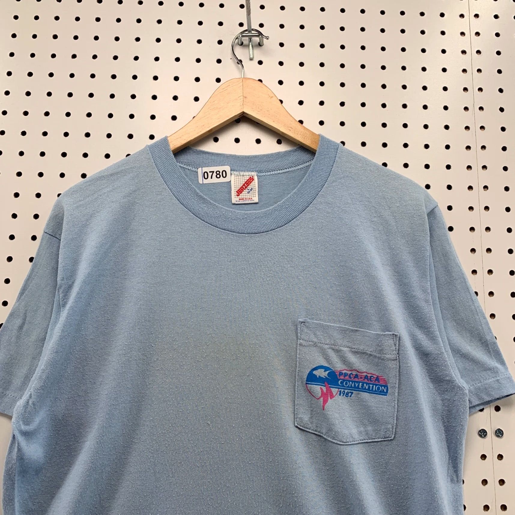 Jerzees VINTAGE Jerzees T-Shirt Mens M Blue Pocket 80s 90s Fish Pikes Peak Pattern Size US M / EU 48-50 / 2 - 5 Thumbnail