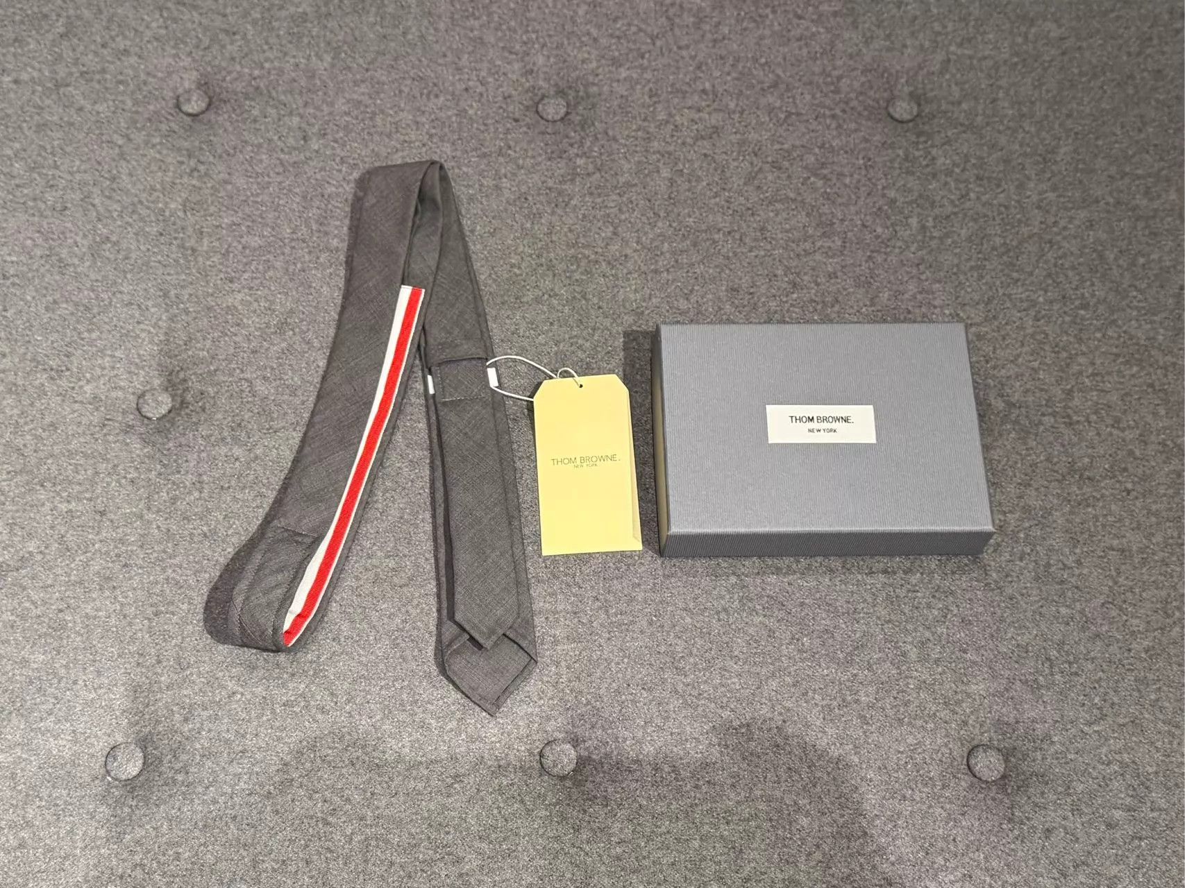 Thom Browne Thom Browne Classic Mid-Gray Solid Wool Tie Size ONE SIZE - 1 Thumbnail
