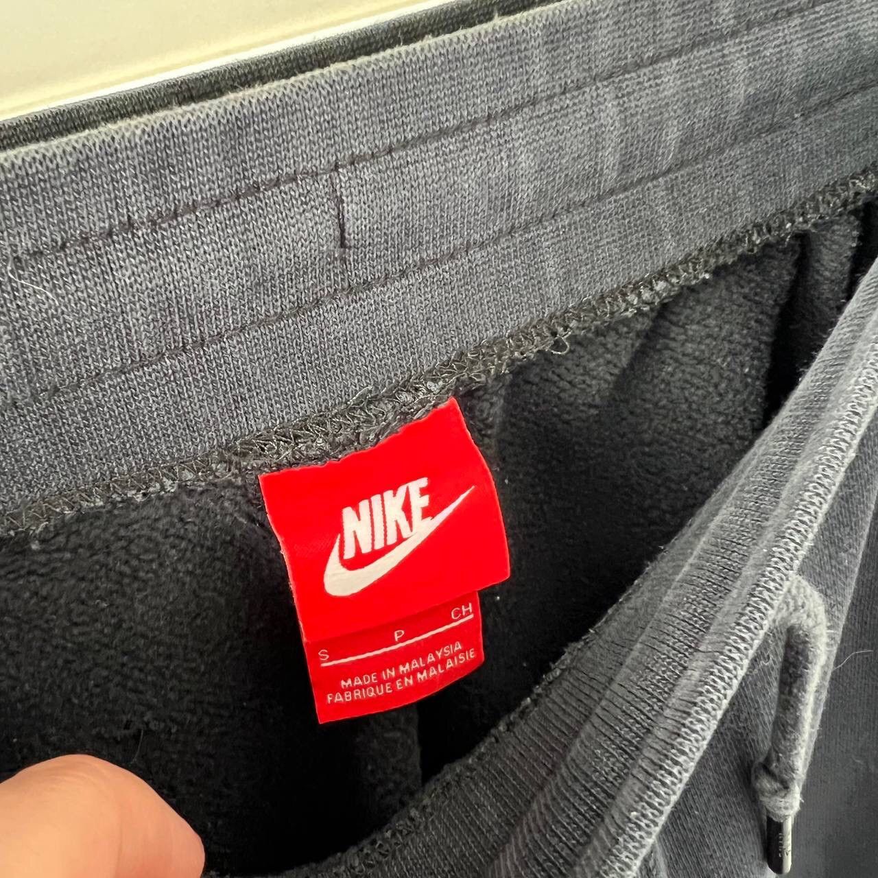 Vintage Sweatpants Nike Black Mini Swoosh Y2K Style Baggy Fit Size US 30 / EU 46 - 6 Thumbnail