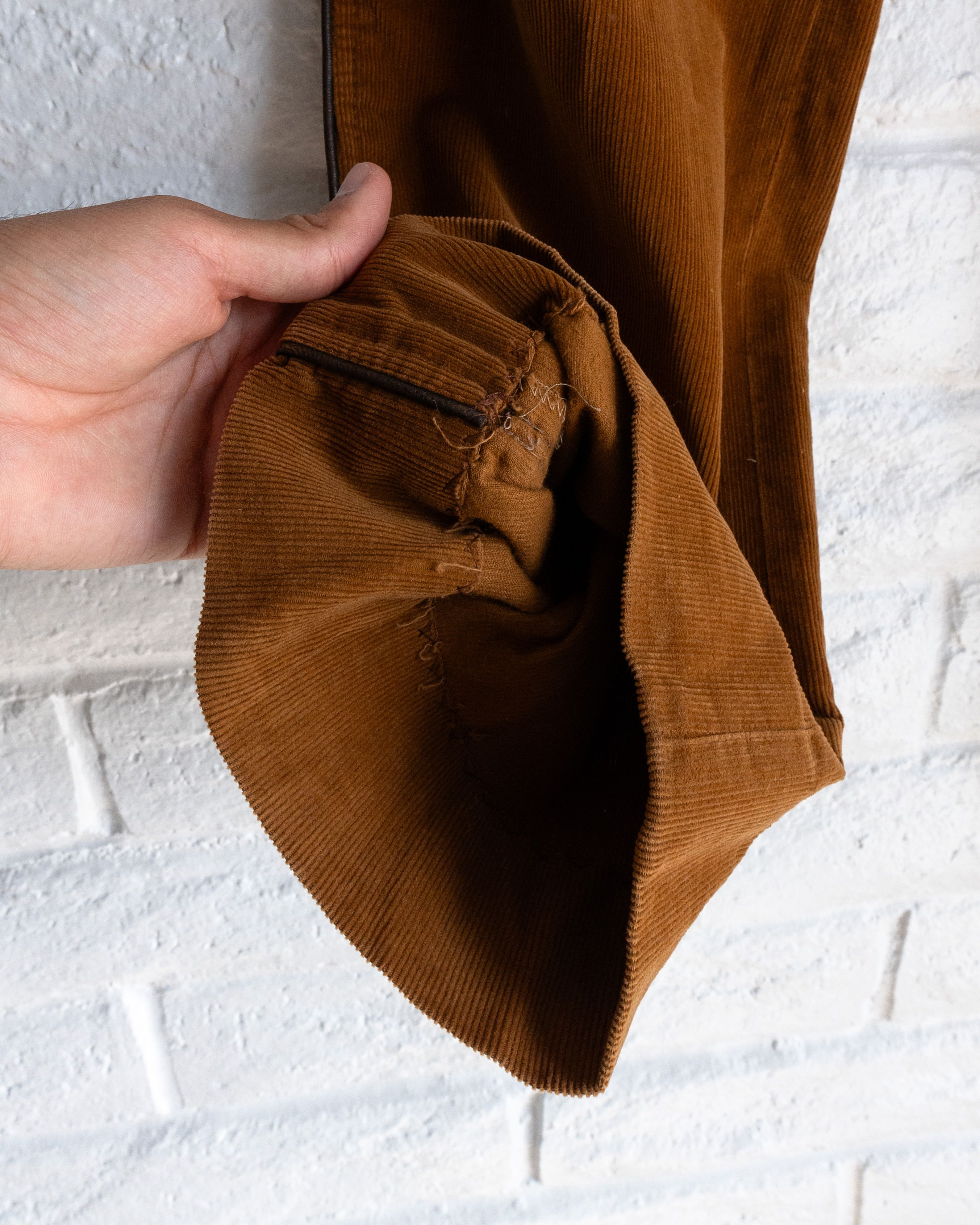 Vintage Vintage 1970s Brown Corduroy Trouser Pants Leather Trim Size US 34 / EU 50 - 4 Thumbnail