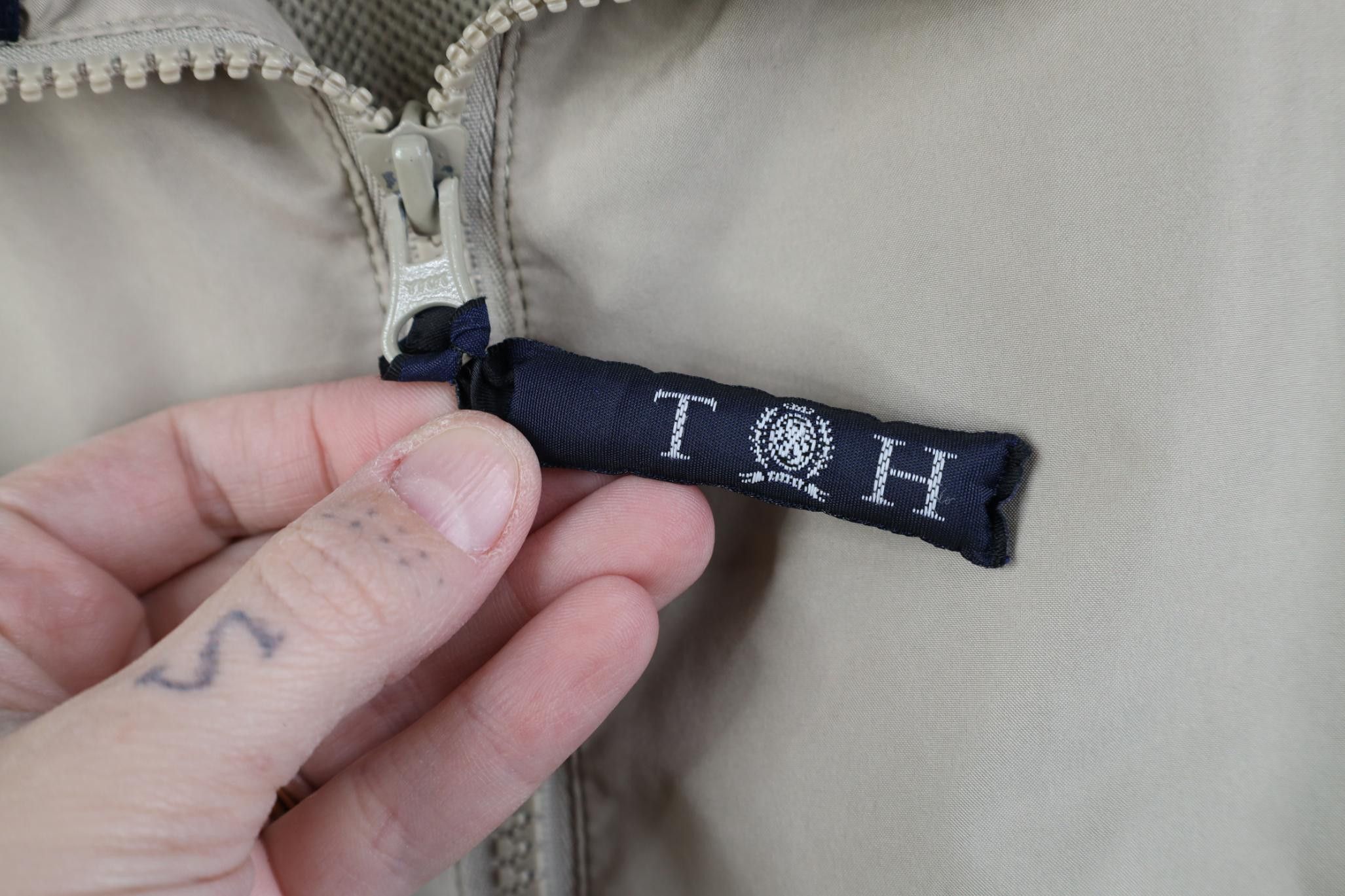 Tommy Hilfiger Vintage 90s Tommy Hilfiger Golf Full Zip Windbreaker Jacket Size US L / EU 52-54 / 3 - 5 Thumbnail