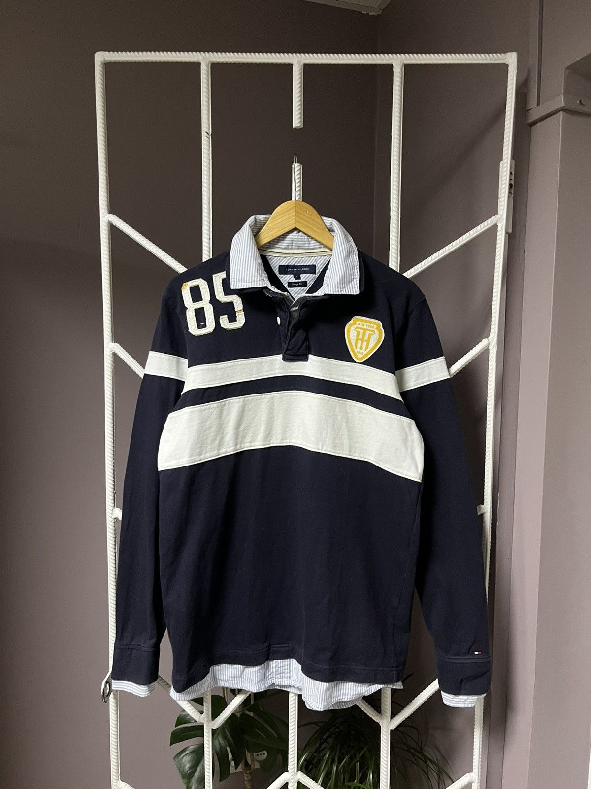 Tommy Hilfiger Tommy Hilfiger Varsity New York University Vintage Fit Polo Size US L / EU 52-54 / 3 - 1 Thumbnail