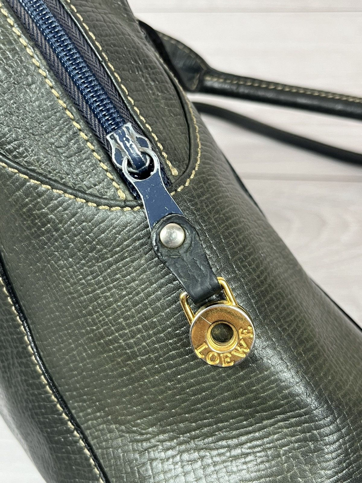 Loewe Loewe Vintage 80s Luxury Leather Shoulder Bag Womens Size ONE SIZE - 17 Thumbnail