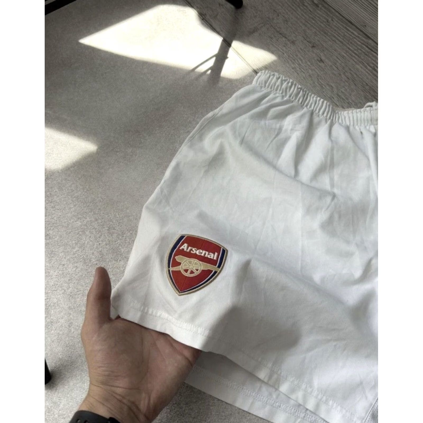 Nike Nike Arsenal vintage 90s nylon white football shorts M Adults Mens White 90s Arsenal Nike Shorts Vintage Football Soccer USA Retro Size US 31 - 4 Thumbnail