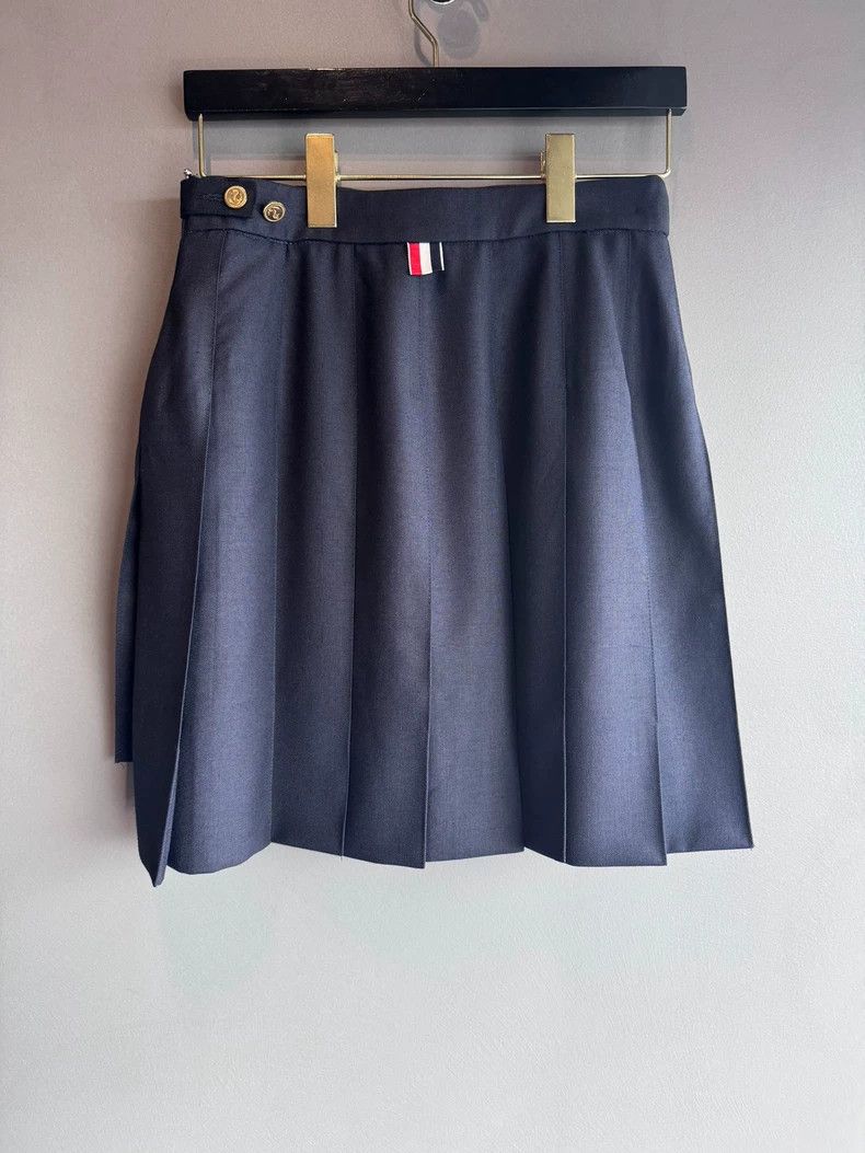 Thom Browne Thom Browne Classic pleated skirt 2503-Nextarrow Size 27" / US 4 / IT 40 - 2 Thumbnail