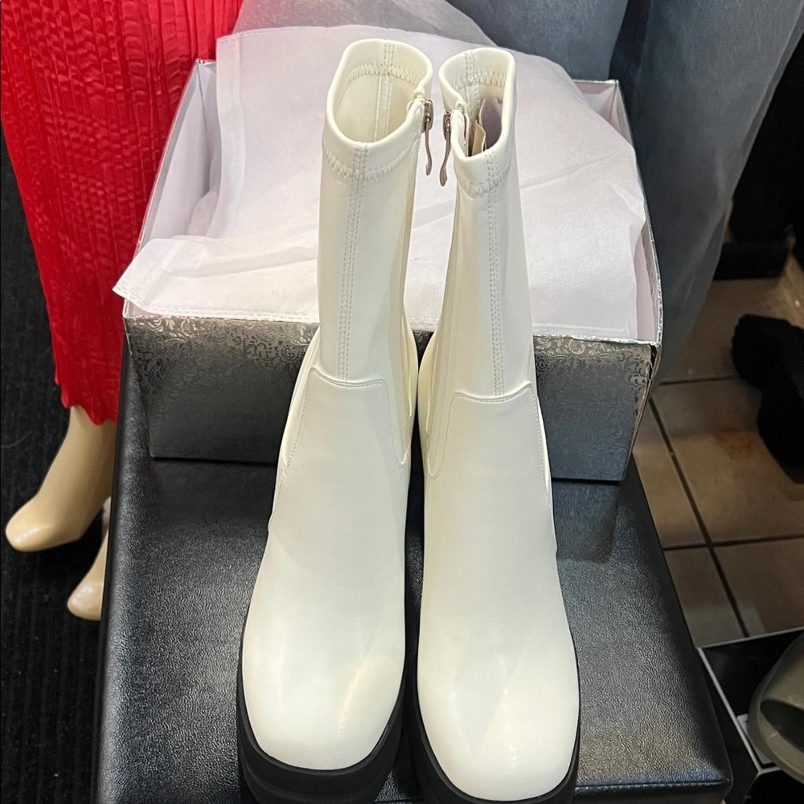 Other Elegant White Ankle Boots with Black Soles Size US 10 / IT 40 - 3 Thumbnail