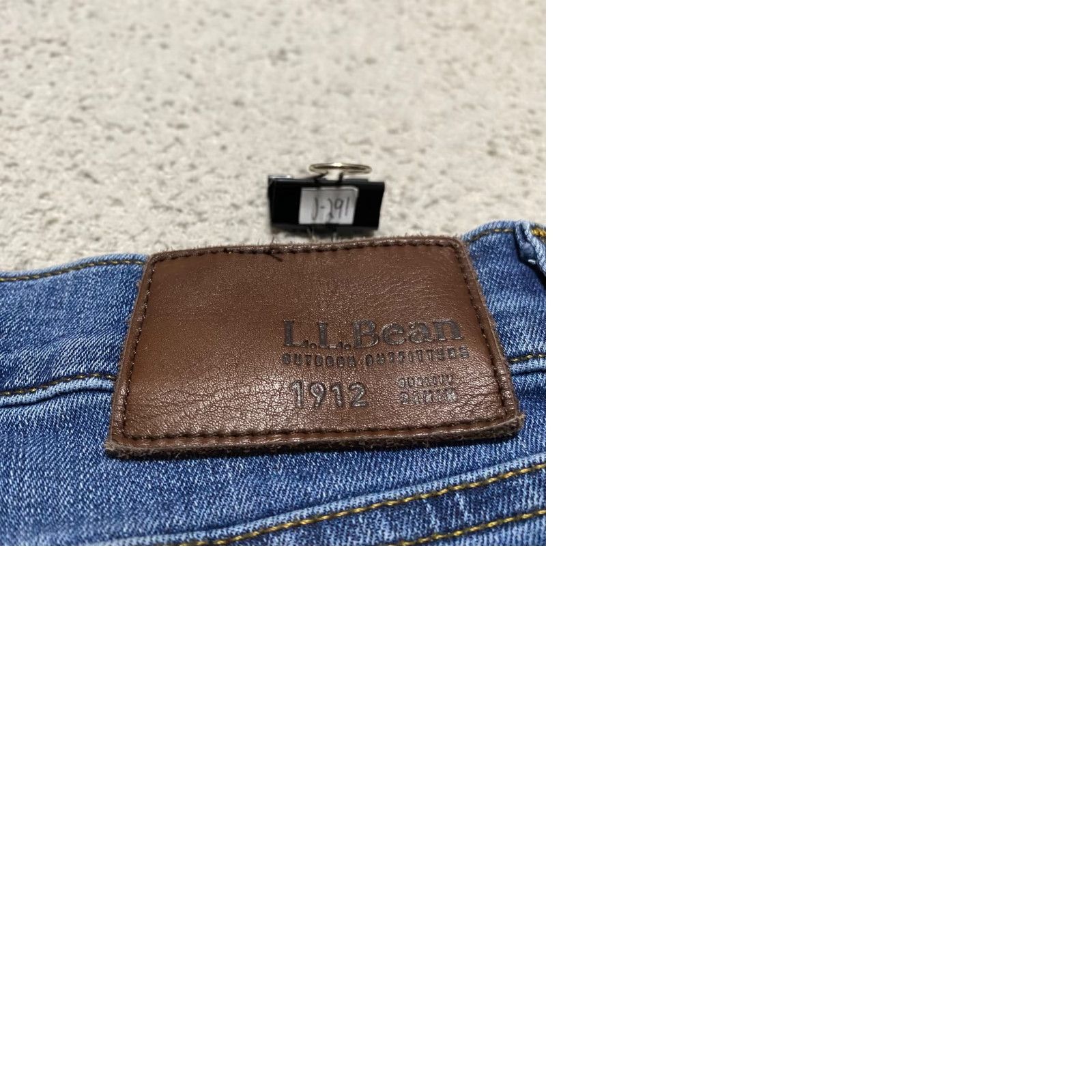 Vintage L.L. Bean Jeans Mens 40x30 Blue Denim Straight Medium Wash Mid Rise Classic Shirt Mens Size: 40 Regular Blue Jeans Straight 5-Pocket Design Mens 40x30 Size US 40 / EU 56 - 9 Thumbnail