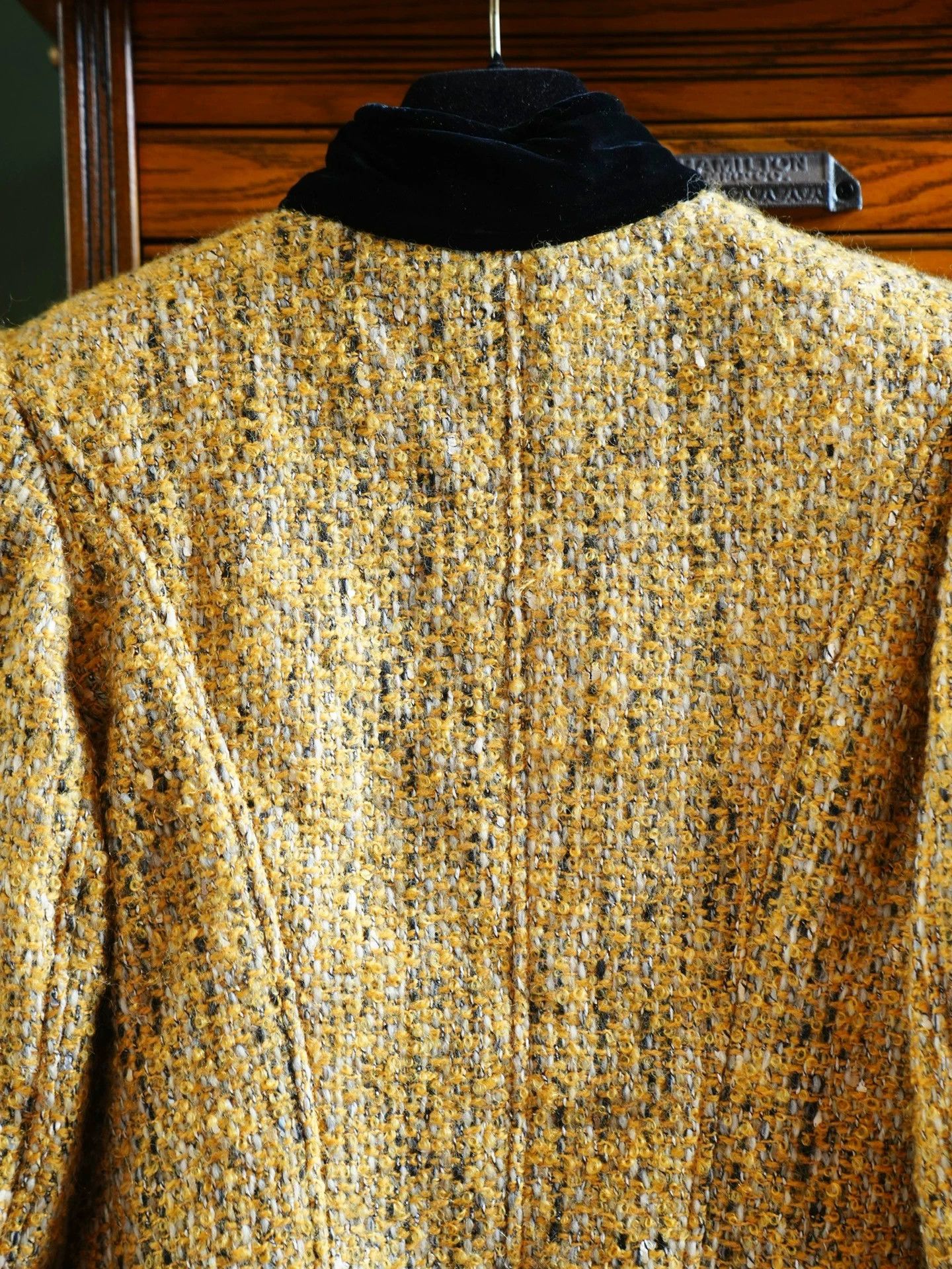 Emanuel Ungaro Ungaro Vintage Tweed Velvet Collar Blazer Mustard Size M / US 6-8 / IT 42-44 - 6 Thumbnail