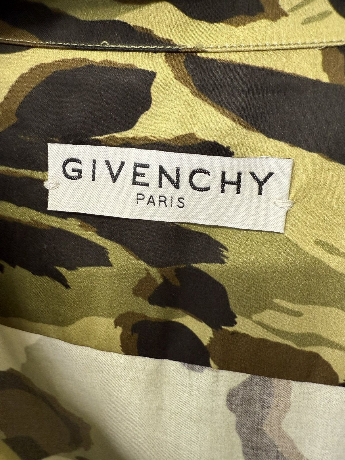 Givenchy Givenchy camo short sleeved shirt RARE Size US XL / EU 56 / 4 - 3 Thumbnail
