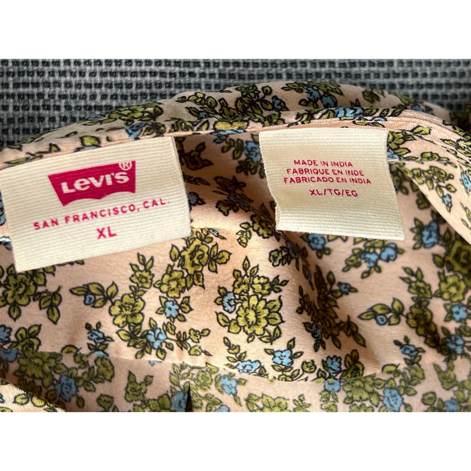 Levi's Women Levis XL Delany Button Front Blouse Flowy Satin Floral Size XL / US 12-14 / IT 48-50 - 8 Thumbnail