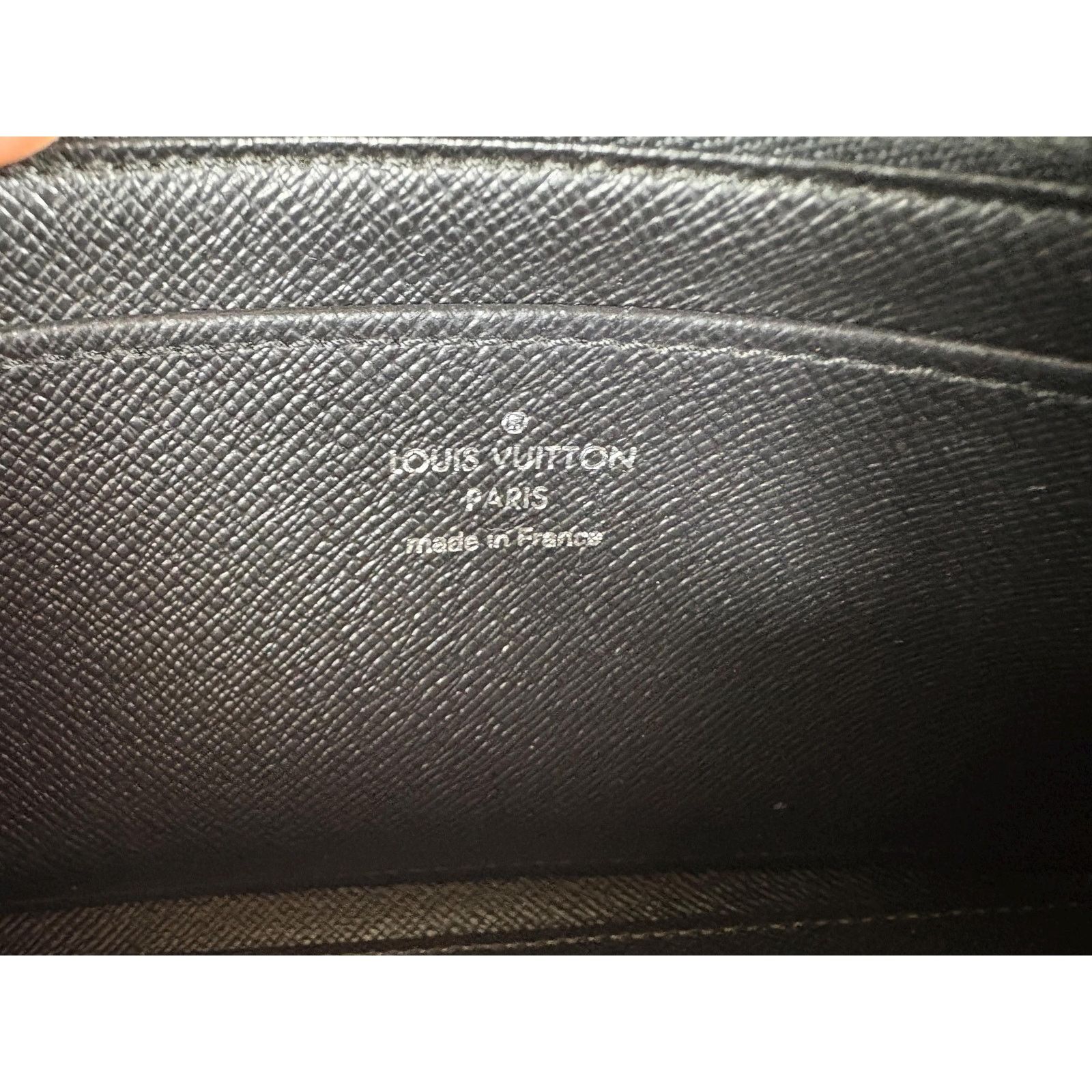 Louis Vuitton Authentic Louis Vuitton Black Epi Astrid Zippy Wallet w/ Box Size ONE SIZE - 9 Thumbnail
