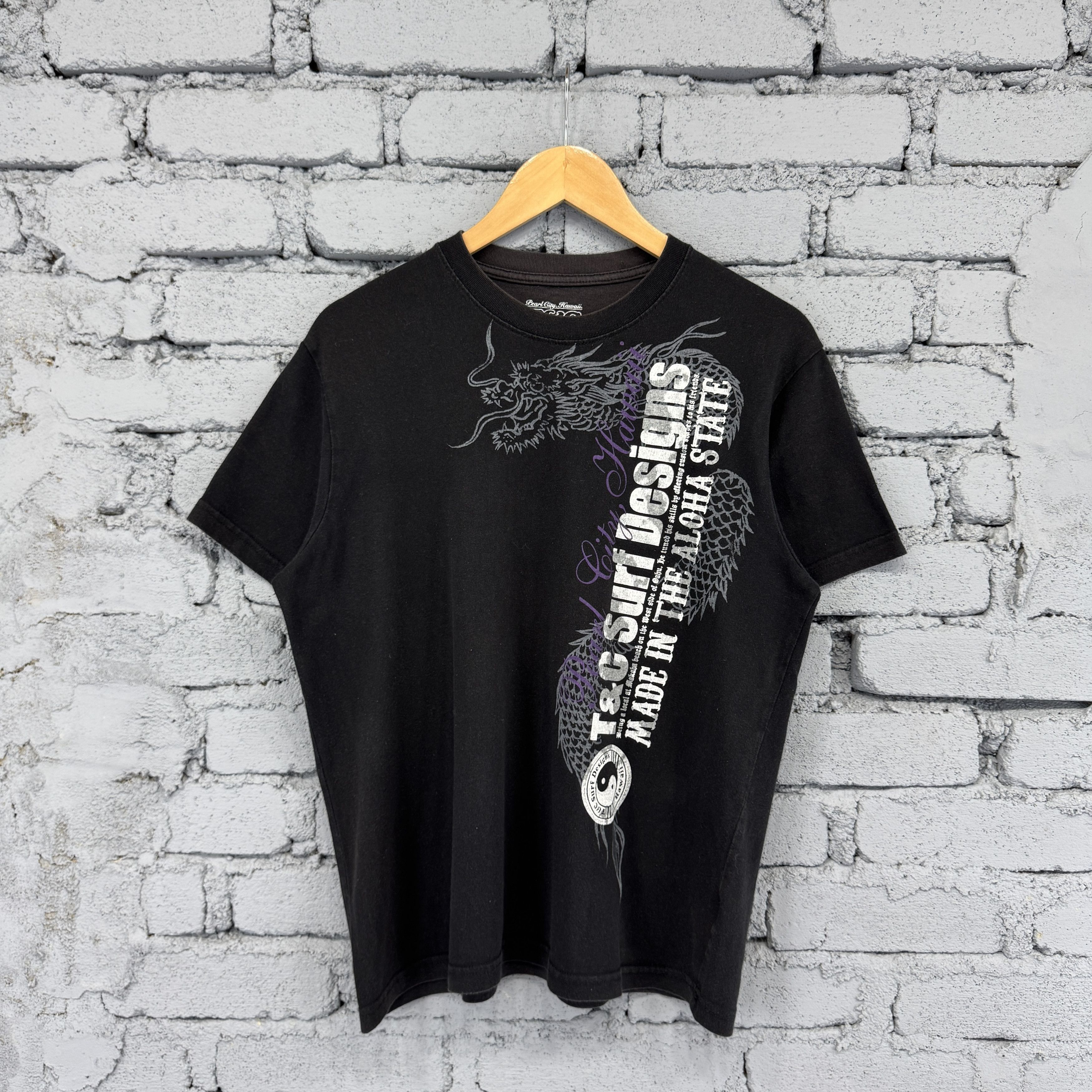 Vintage Vintage 00s T&C Surf Design Hawaii Dragon Backhit Tshirt Size US M / EU 48-50 / 2 - 2 Thumbnail