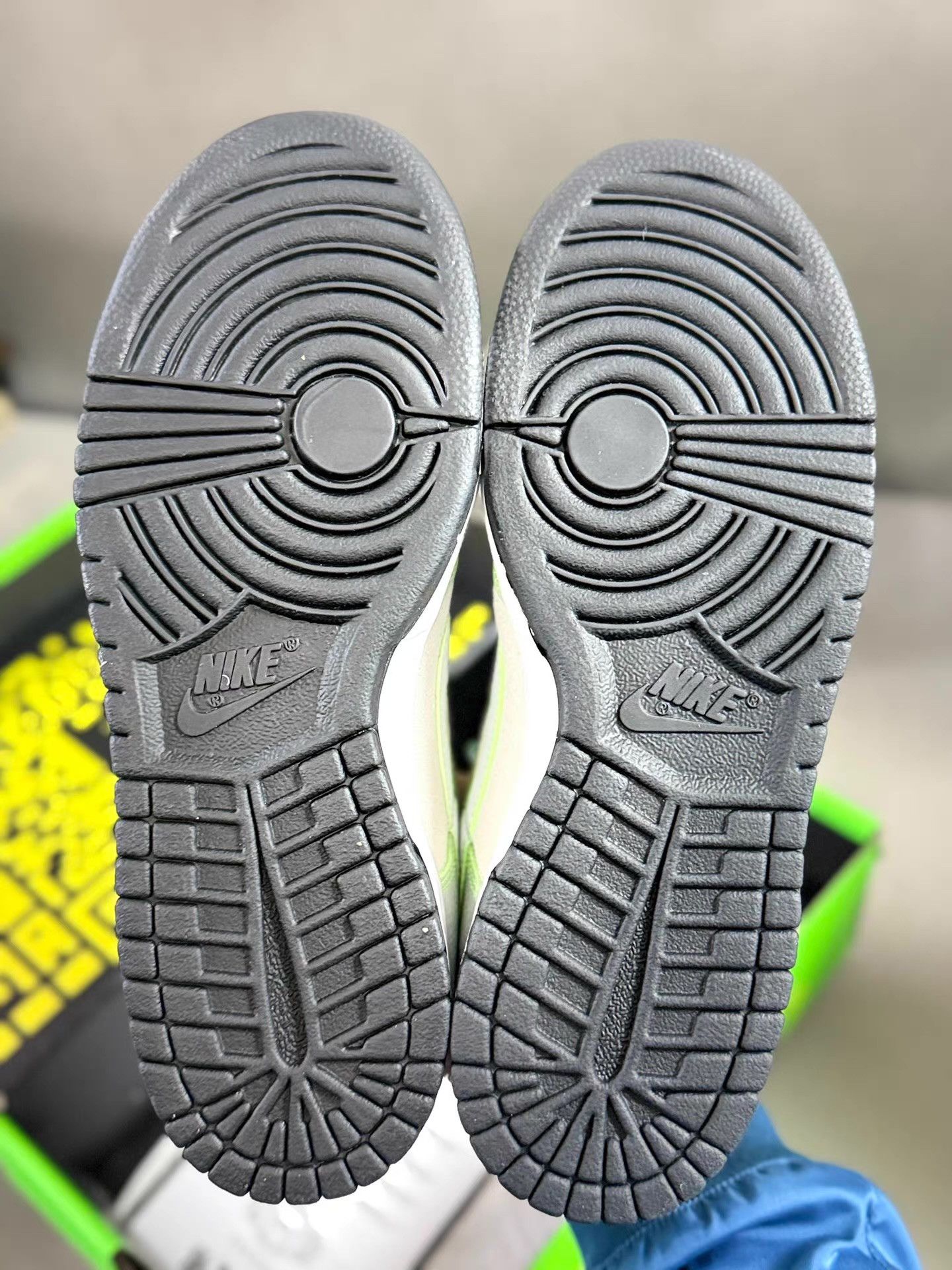 Nike Nike Dunk Low University of Oregon PE Men’s green Ｑ20 Size US 7 / EU 40 - 4 Thumbnail