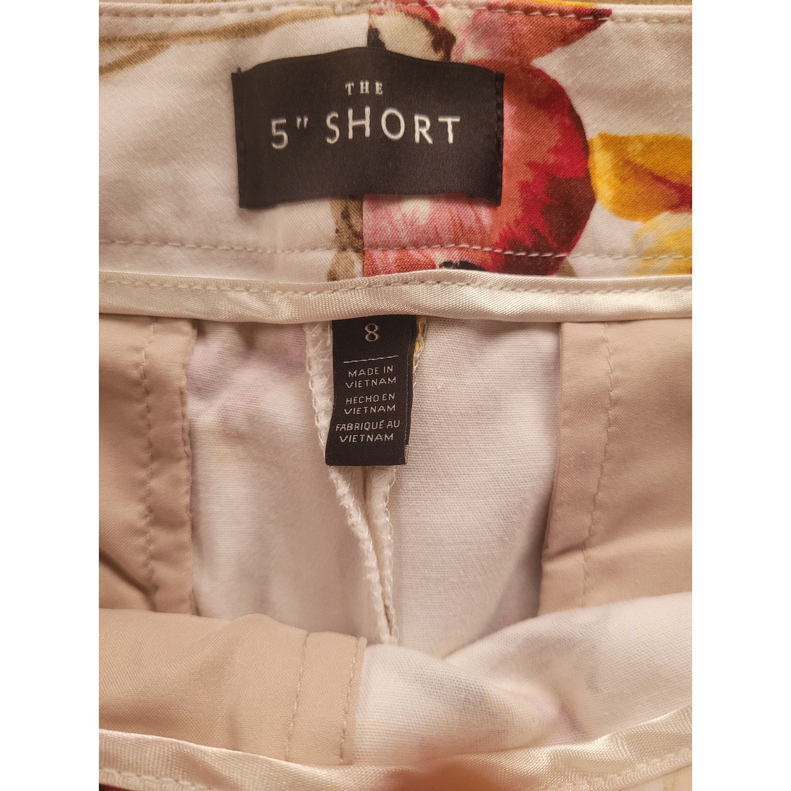 White House Black Market White House Black Market Shorts White FloralChino Style Sz 8 Size 30" / US 8 / IT 44 - 7 Thumbnail