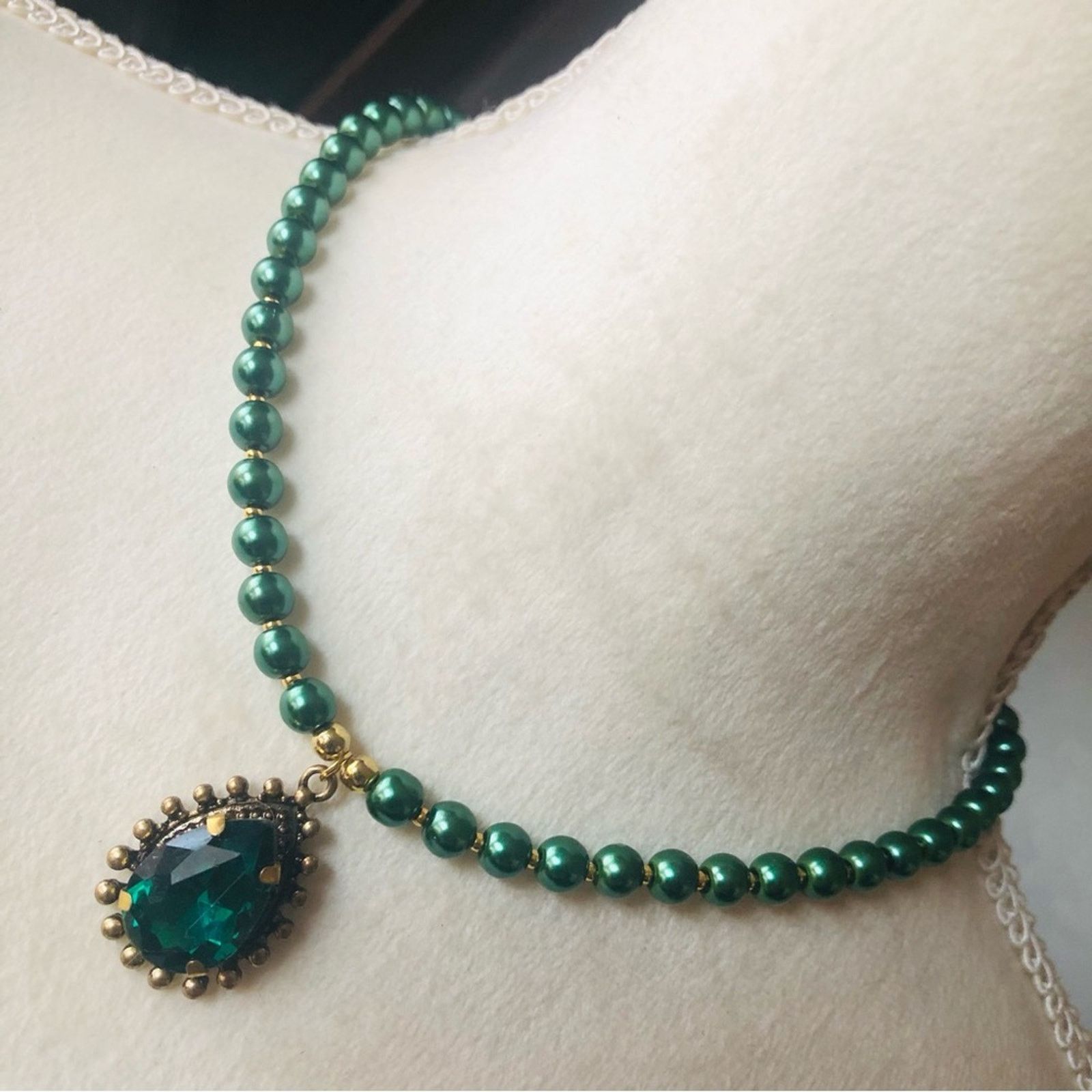Handmade Handcrafted repurpose teardrop emerald stone Pearl necklace Size ONE SIZE - 1 Thumbnail