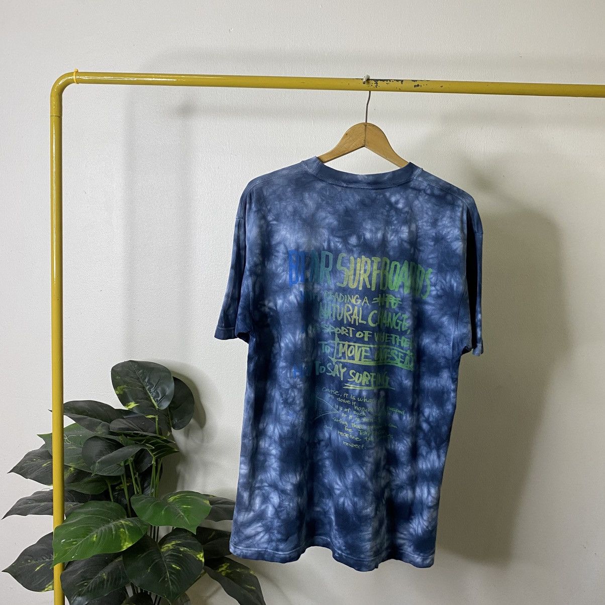 Vintage 2000s Bear Surfboards Tie Dye T Shirt Surfing Surf Size US L / EU 52-54 / 3 - 1 Thumbnail