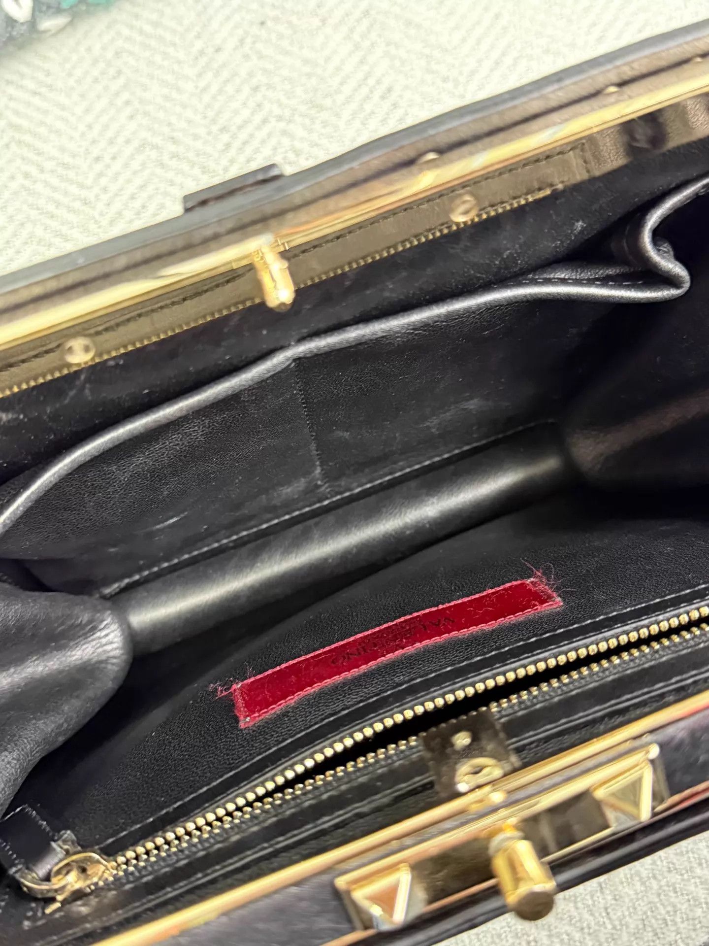 Valentino Valentino Black Rivet Handbag w/ Dust Bag Size ONE SIZE - 7 Thumbnail