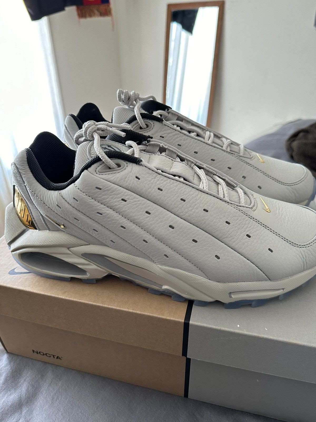 Drake × Nike Nike Hot Step Air Terra Drake NOCTA Champagne Light Bone Size US 10.5 / EU 43-44 - 4 Thumbnail