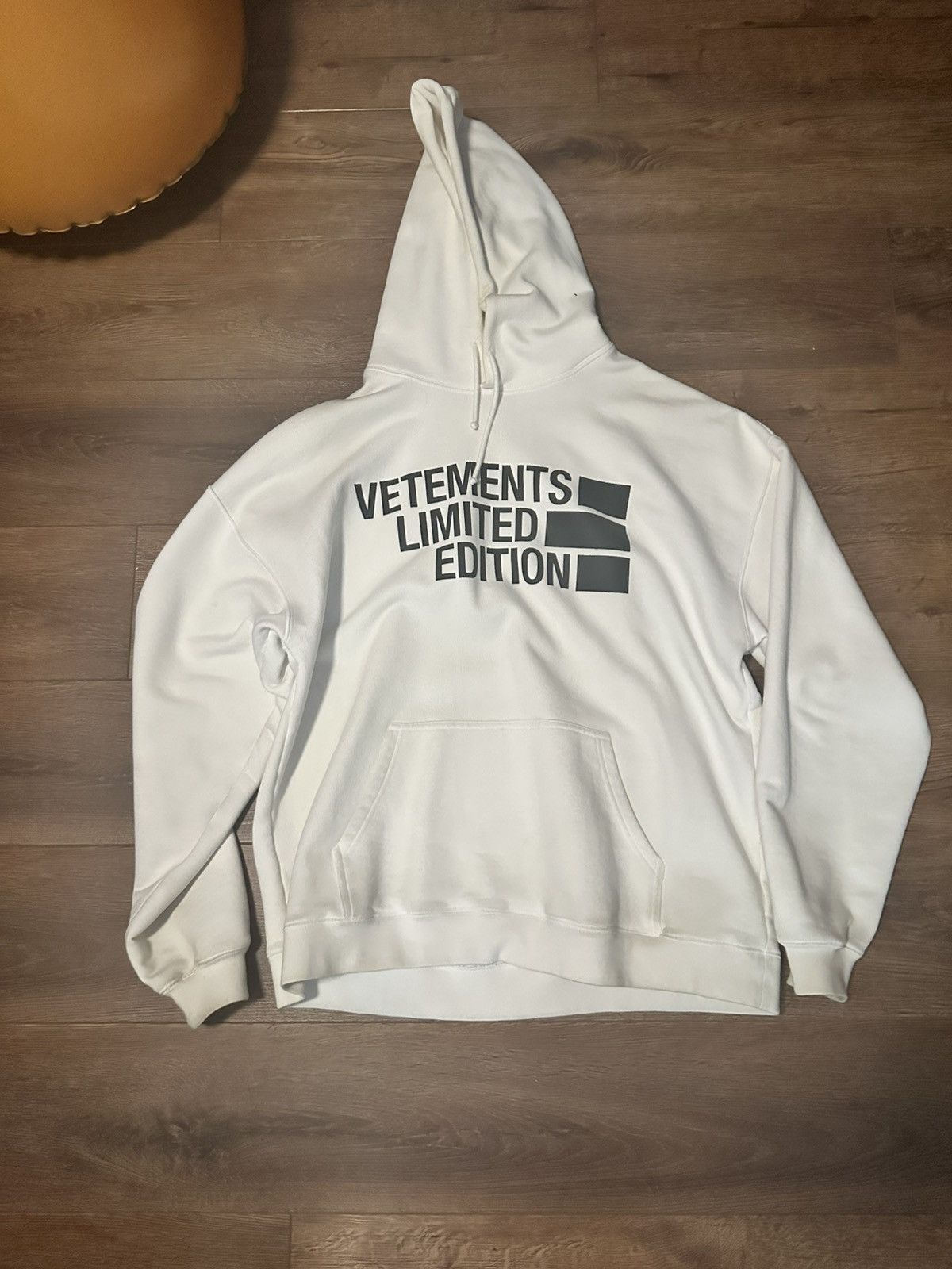 【VETEMENTS】オフホワイト Limited Edition フーディ Vetements Vetements Limited Edition Logo Popover Hoodie