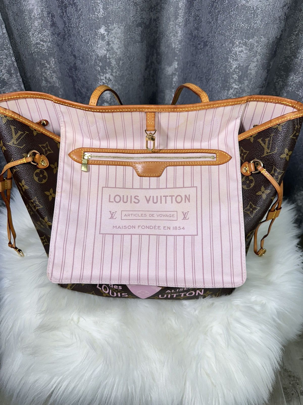 Designer × Louis Vuitton Louis Vuitton LIMITED EDITION V Neverfull bag ballerine rose Size ONE SIZE - 6 Thumbnail