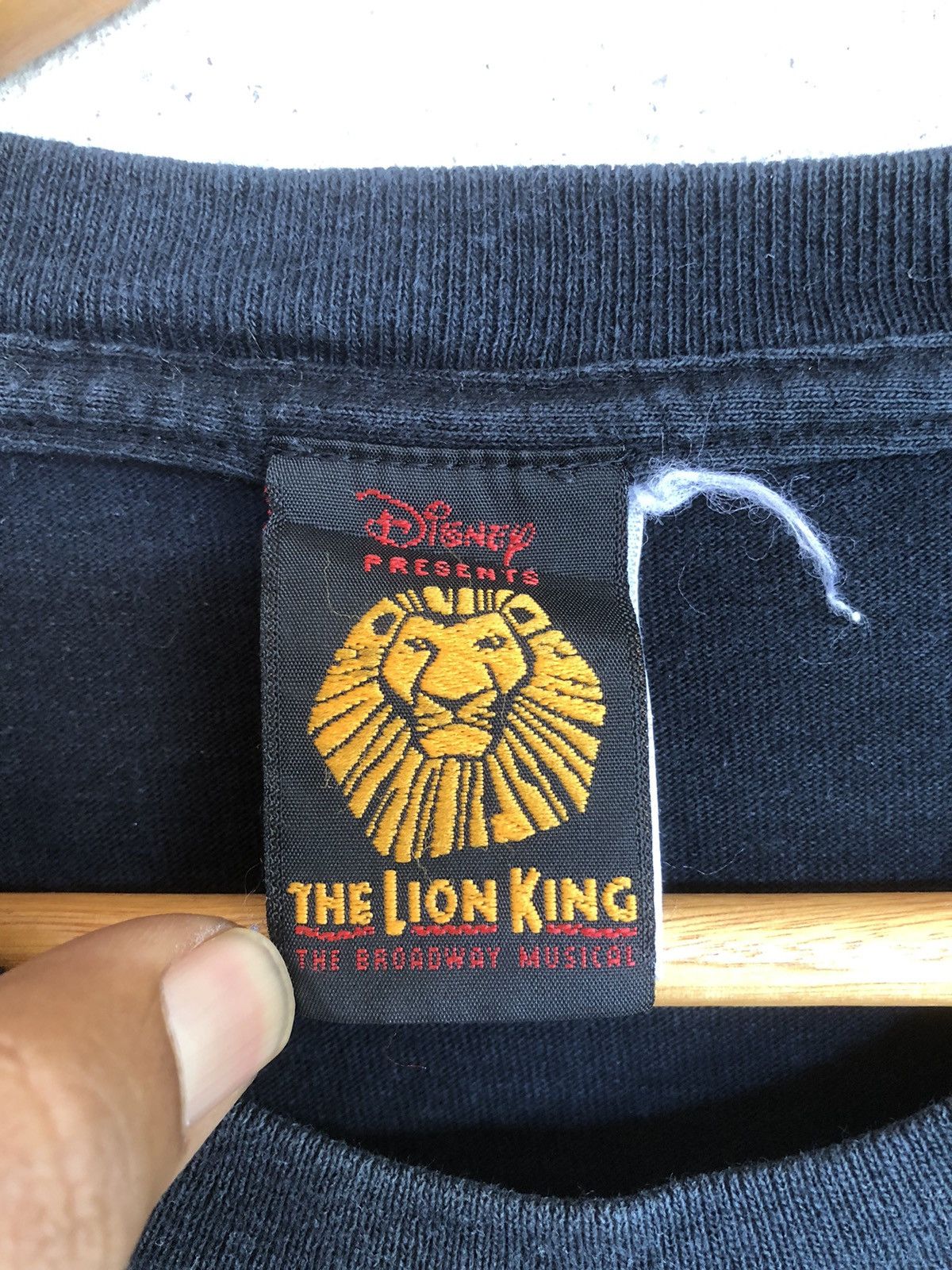 Vintage Vintage Y2K Disney The Lion King New York Movie Tee Size US L / EU 52-54 / 3 - 11 Thumbnail