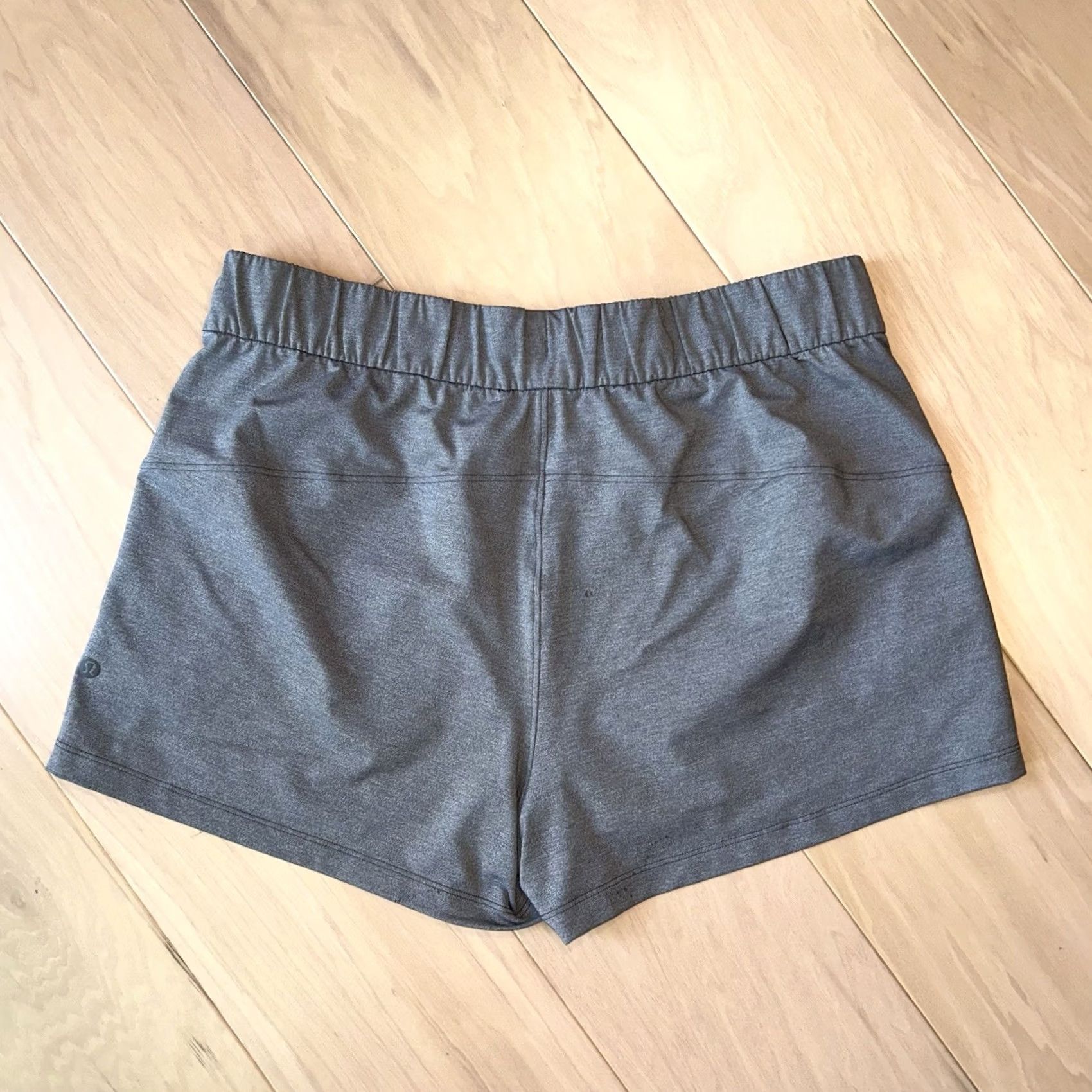 Lululemon Lululemon On the Fly Short Gray 2.5” Inseam Womens 12 Size 34" / US 12 / IT 48 - 2 Thumbnail