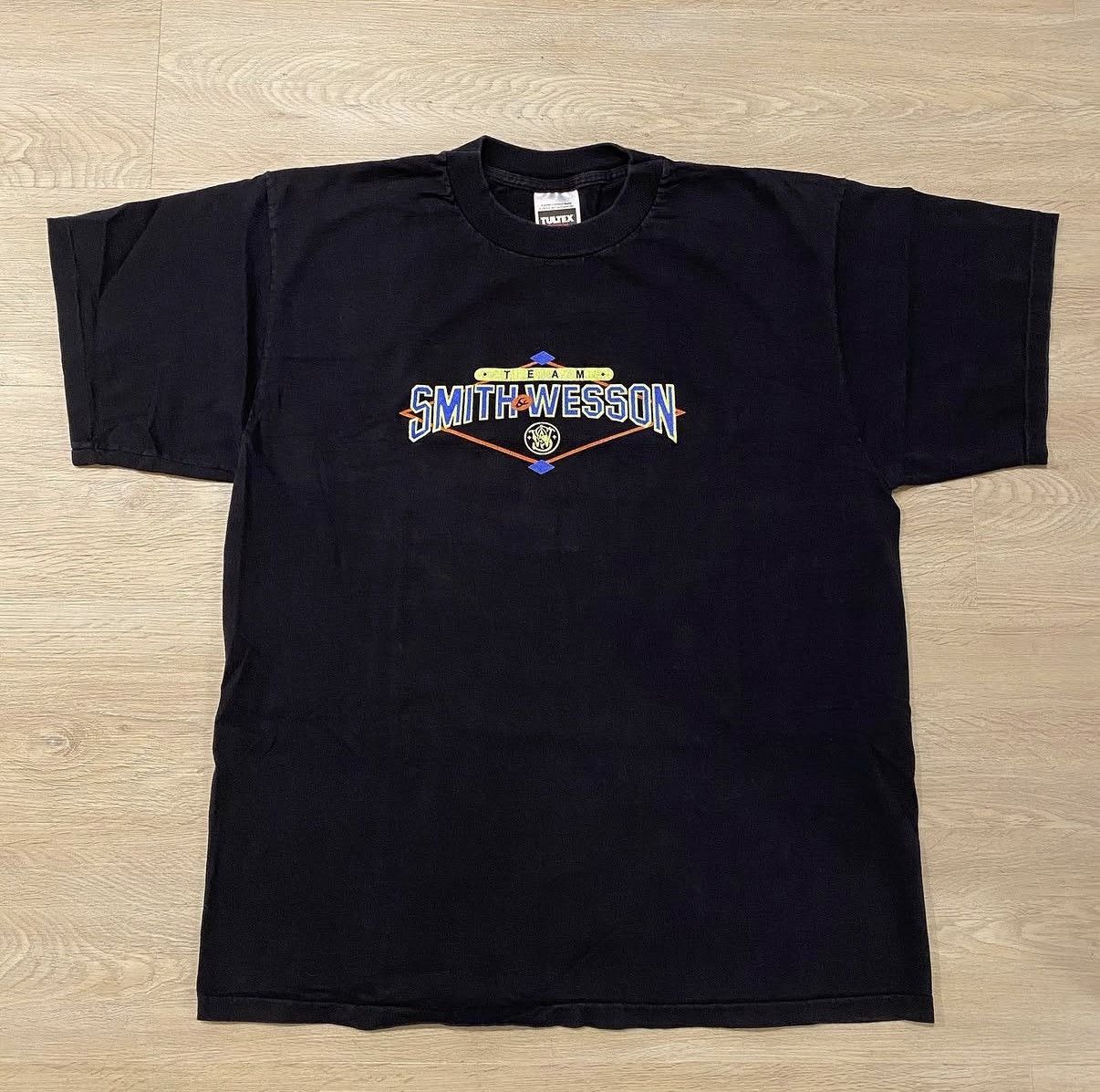 Vintage Vintage Team Smith & Wesson T-Shirt Size US XL / EU 56 / 4 - 1 Thumbnail