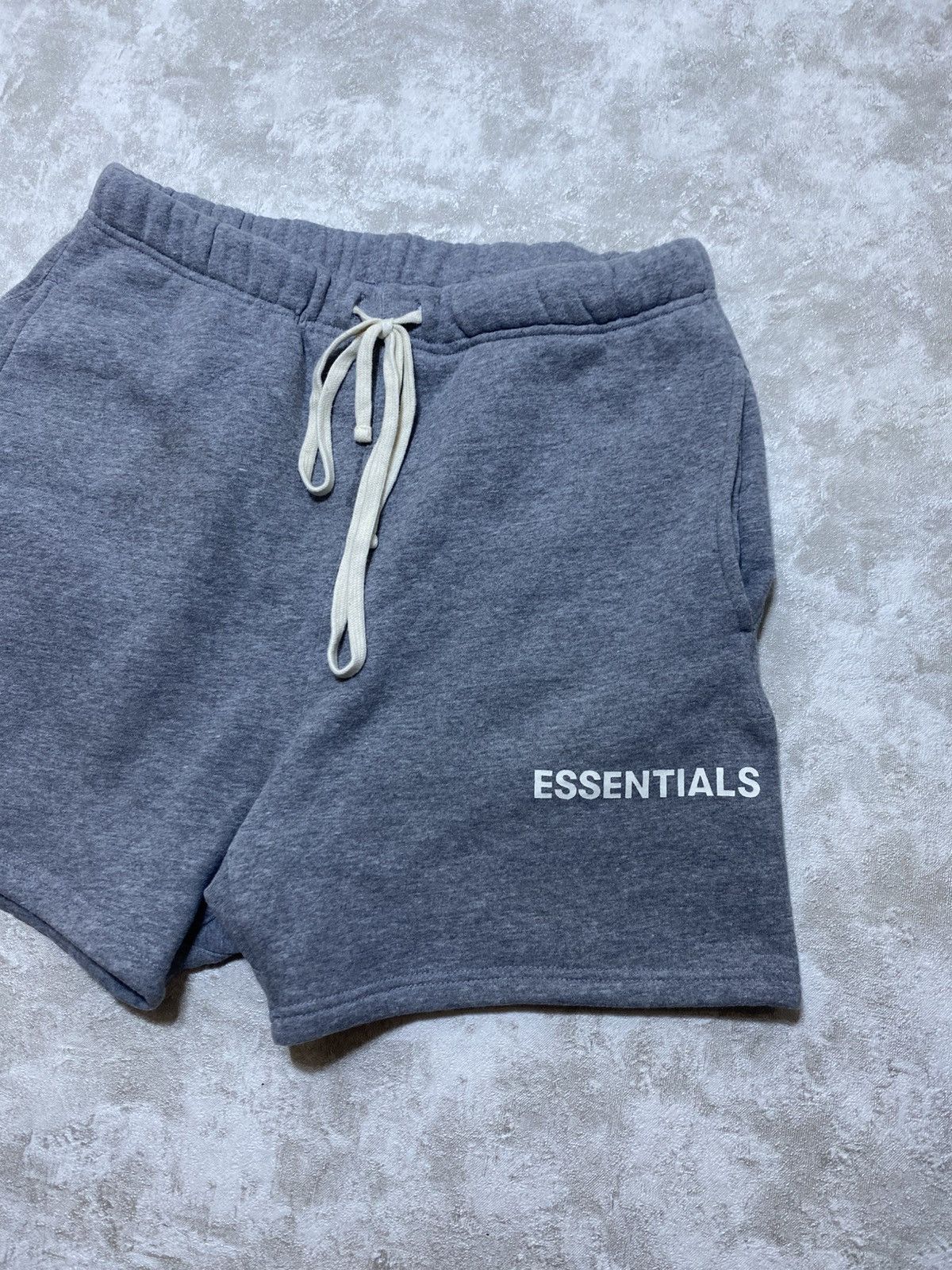 Fear of God Hype Y2K Fear of God Essentials Sweat Shorts Grey Heather Size US 32 / EU 48 - 2 Thumbnail