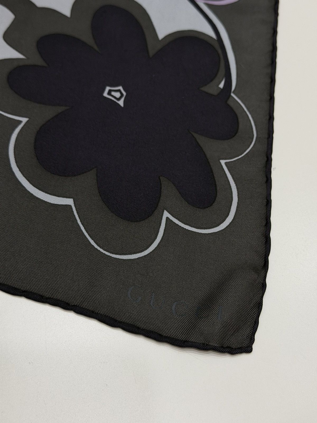 Gucci GUCCI Tom Ford 2001 Floral Silk Bandana Scarf Demna Runway Size ONE SIZE - 9 Thumbnail