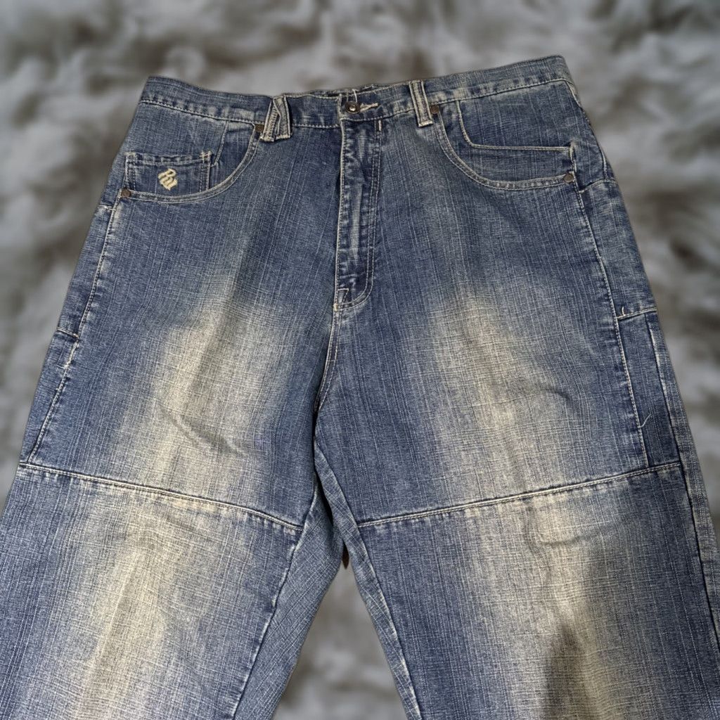 Rocawear VINTAGE Rocawear Embroidered Jeans Men’s 36x34 Wide Leg Hip Hop Baggy Y2K Grunge Jeans Men Size US 36 / EU 52 - 1 Thumbnail