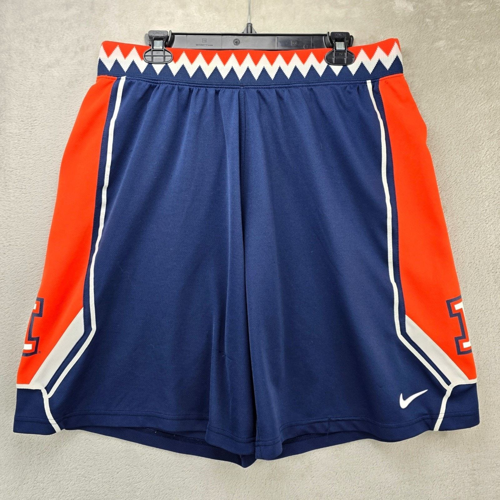 Nike Vintage Nike Illinois Fighting Illini Basketball Shorts XL Size US 36 / EU 52 - 1 Thumbnail