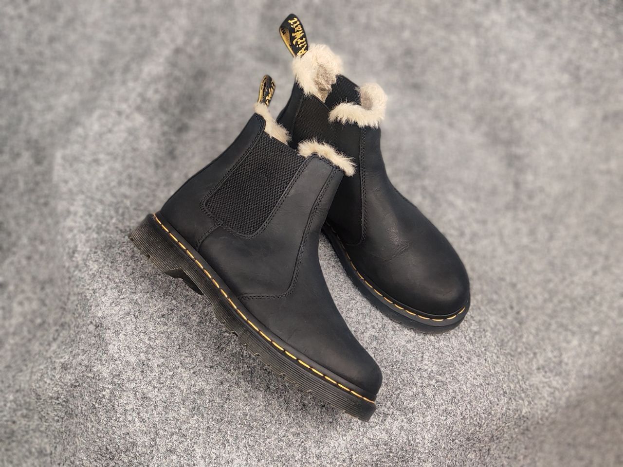 Dr. Martens Dr.Martens 2976 Leonore Leather Fur Lined Chelsea boots Size US 11 / IT 41 - 16 Thumbnail