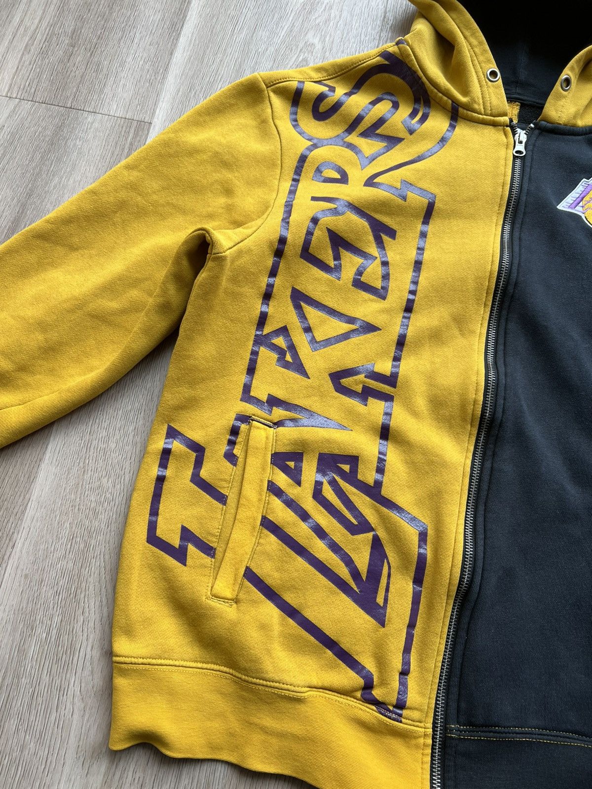 NBA × Vintage Vintage Mitchell & Ness NBA Lakers Basketball Zip Up Hoodie Size US M / EU 48-50 / 2 - 4 Thumbnail