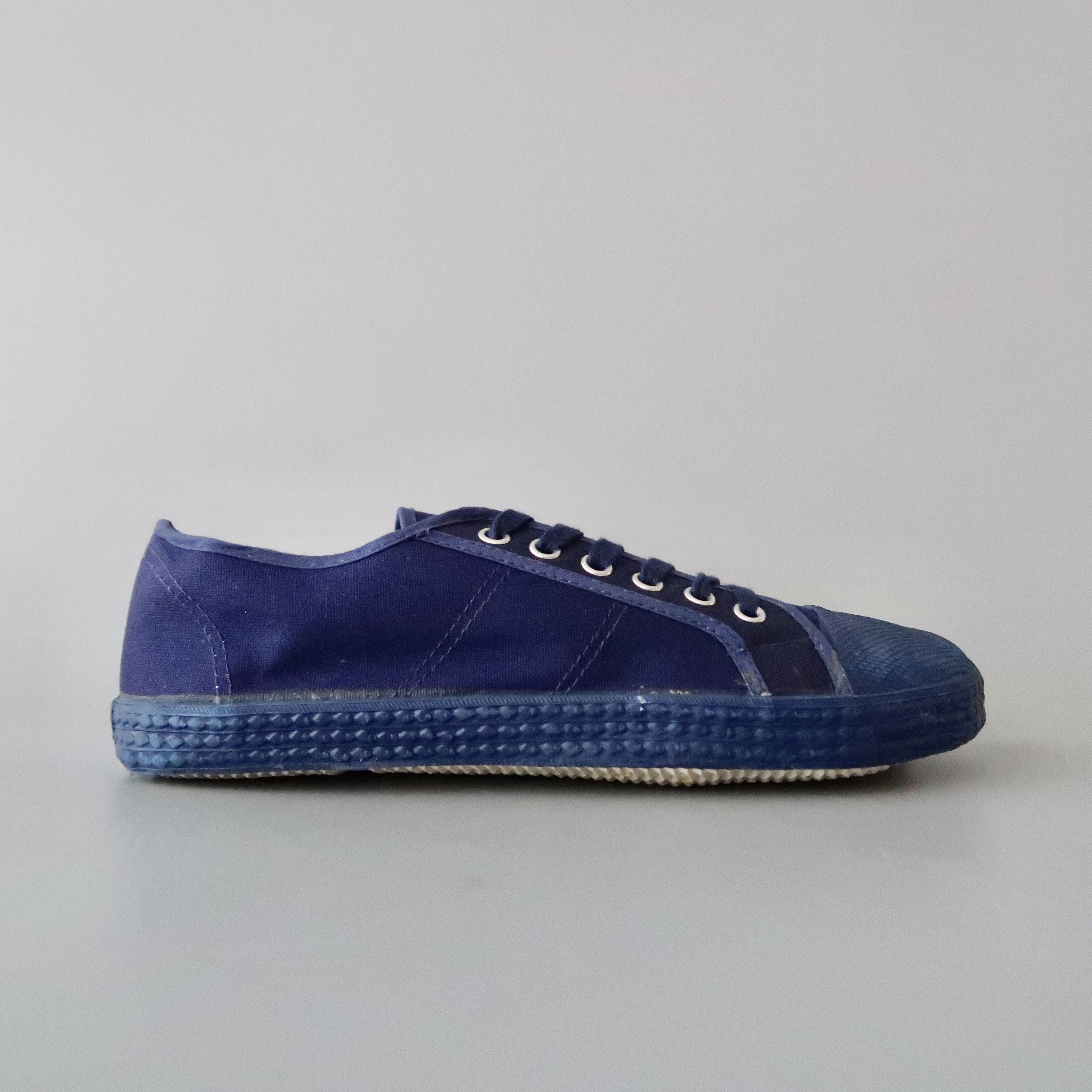 Vintage DEADSTOCK, VTG 1970s Swedish Army gym trainers size 40 Size US 7 / EU 40 - 3 Thumbnail