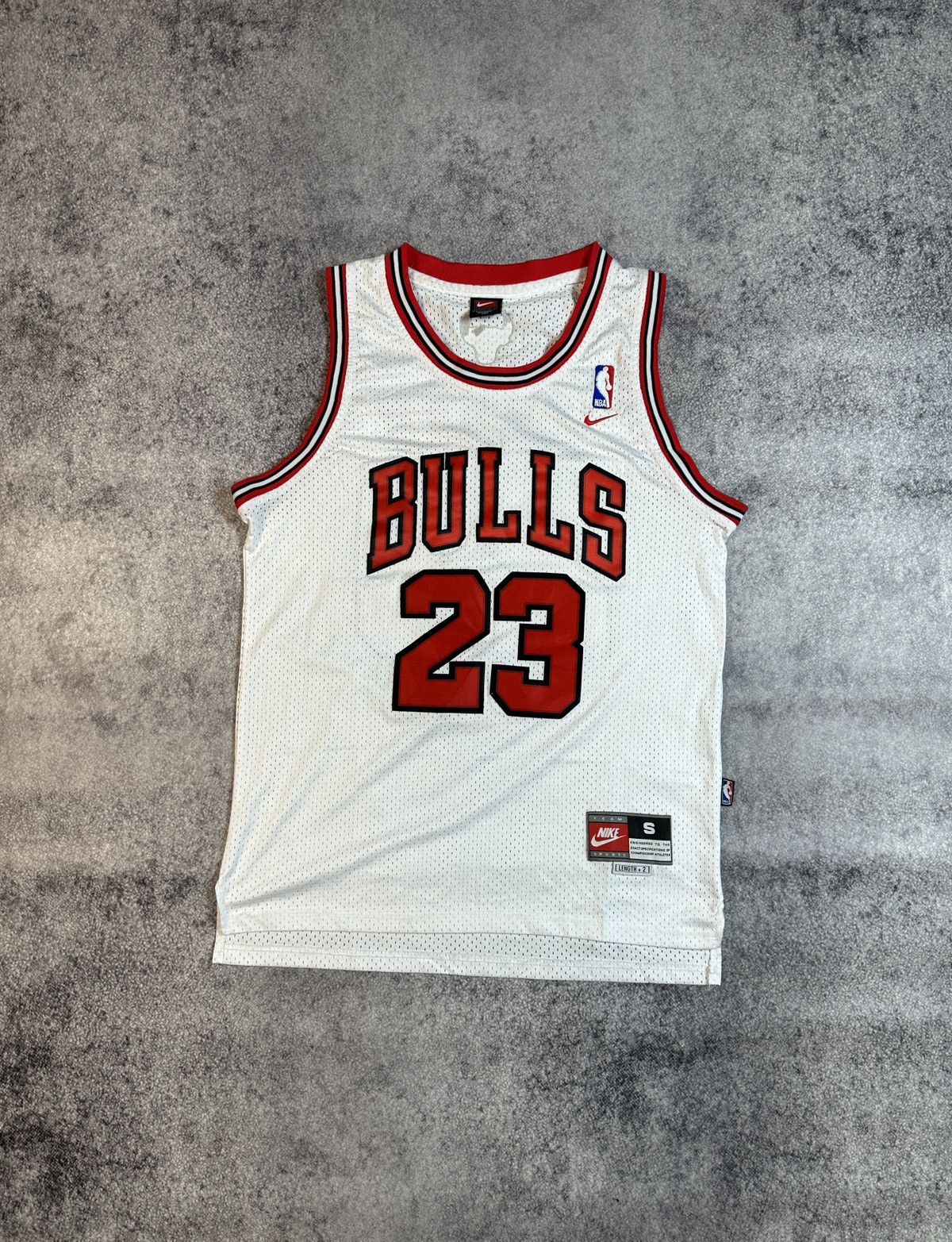 Nike Vintage Nike Chicago Bulls Jordan 23 NBA Basketball Jersey Size US S / EU 44-46 / 1 - 1 Thumbnail