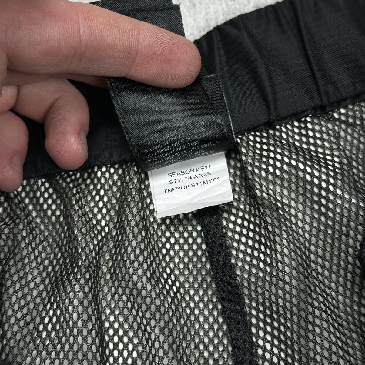 The North Face Vintage The North Face Hyvent Nylon Pants size XL Size US 36 / EU 52 - 7 Thumbnail