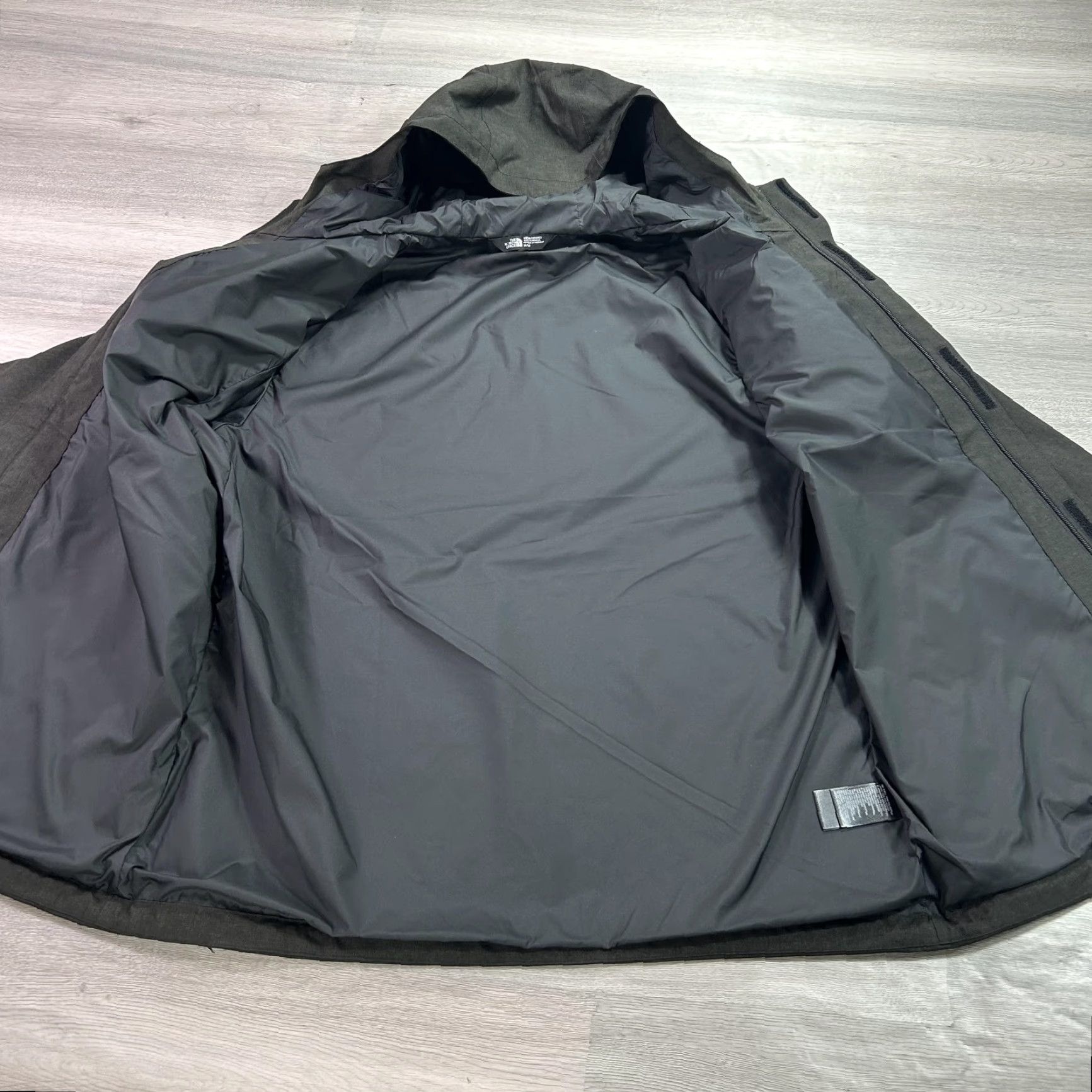 The North Face The North Face Jacket Mens Medium Gray Hooded Softshell Windbreaker Zip Pockets Size US M / EU 48-50 / 2 - 3 Thumbnail
