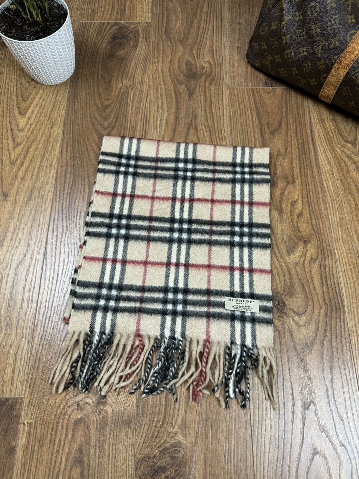 Burberry Vintage cashmere scarf Burberry’s 90s original luxury item Size ONE SIZE - 1 Thumbnail